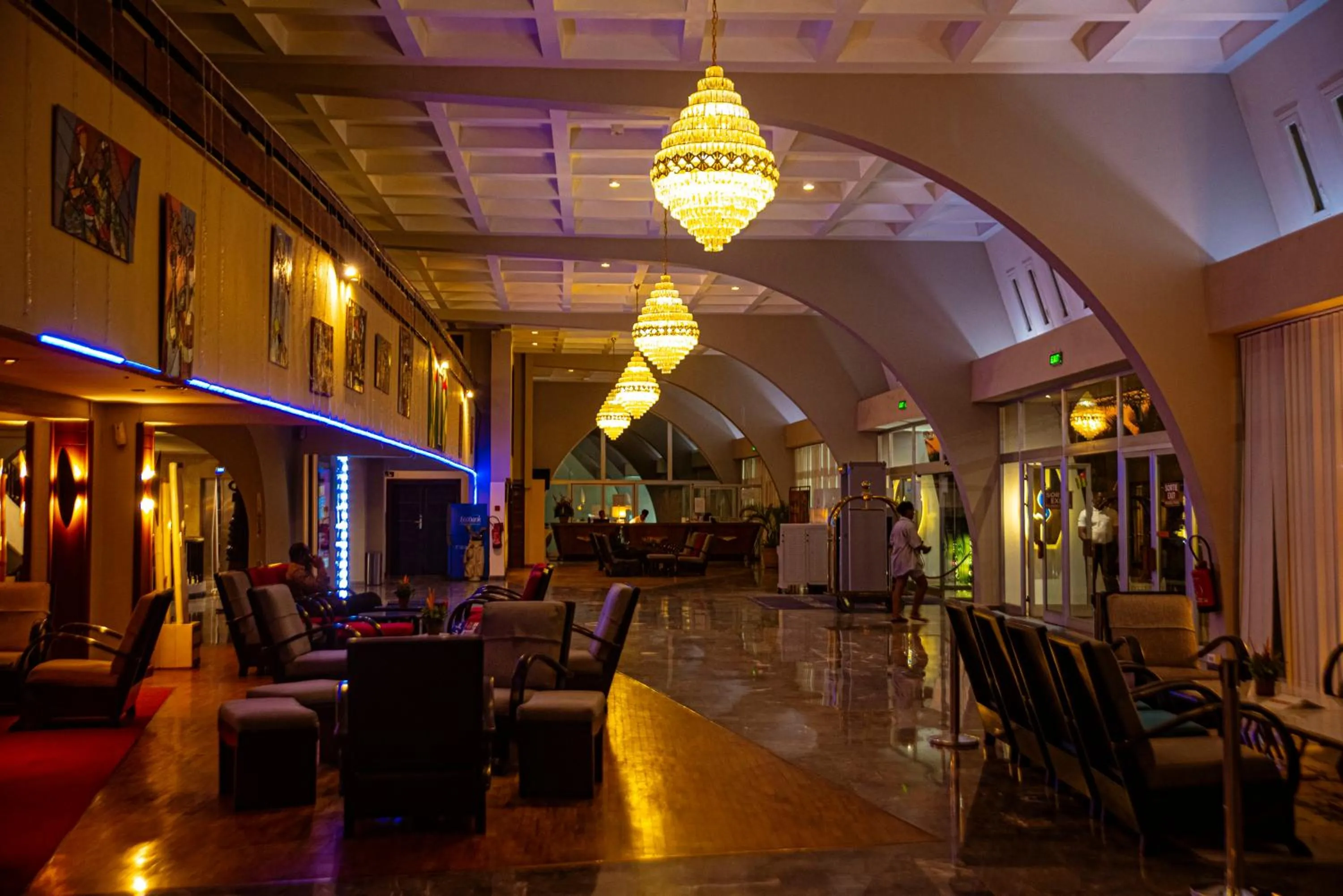 Night in Hôtel Sarakawa