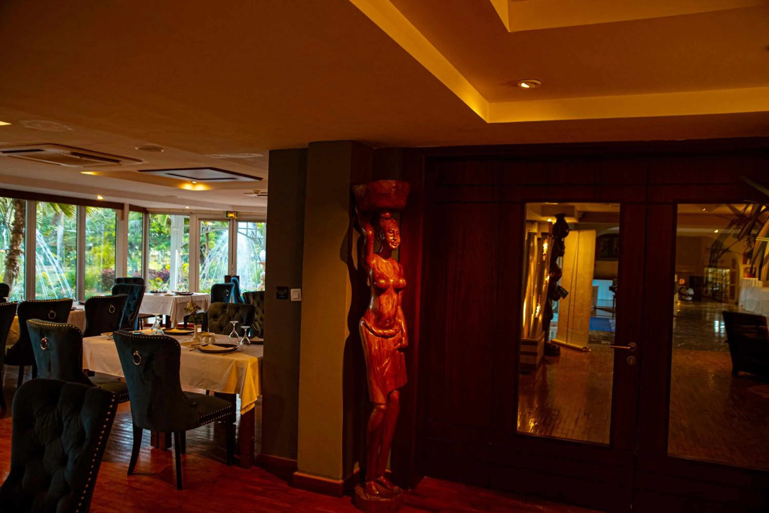 Restaurant/places to eat in Hôtel Sarakawa