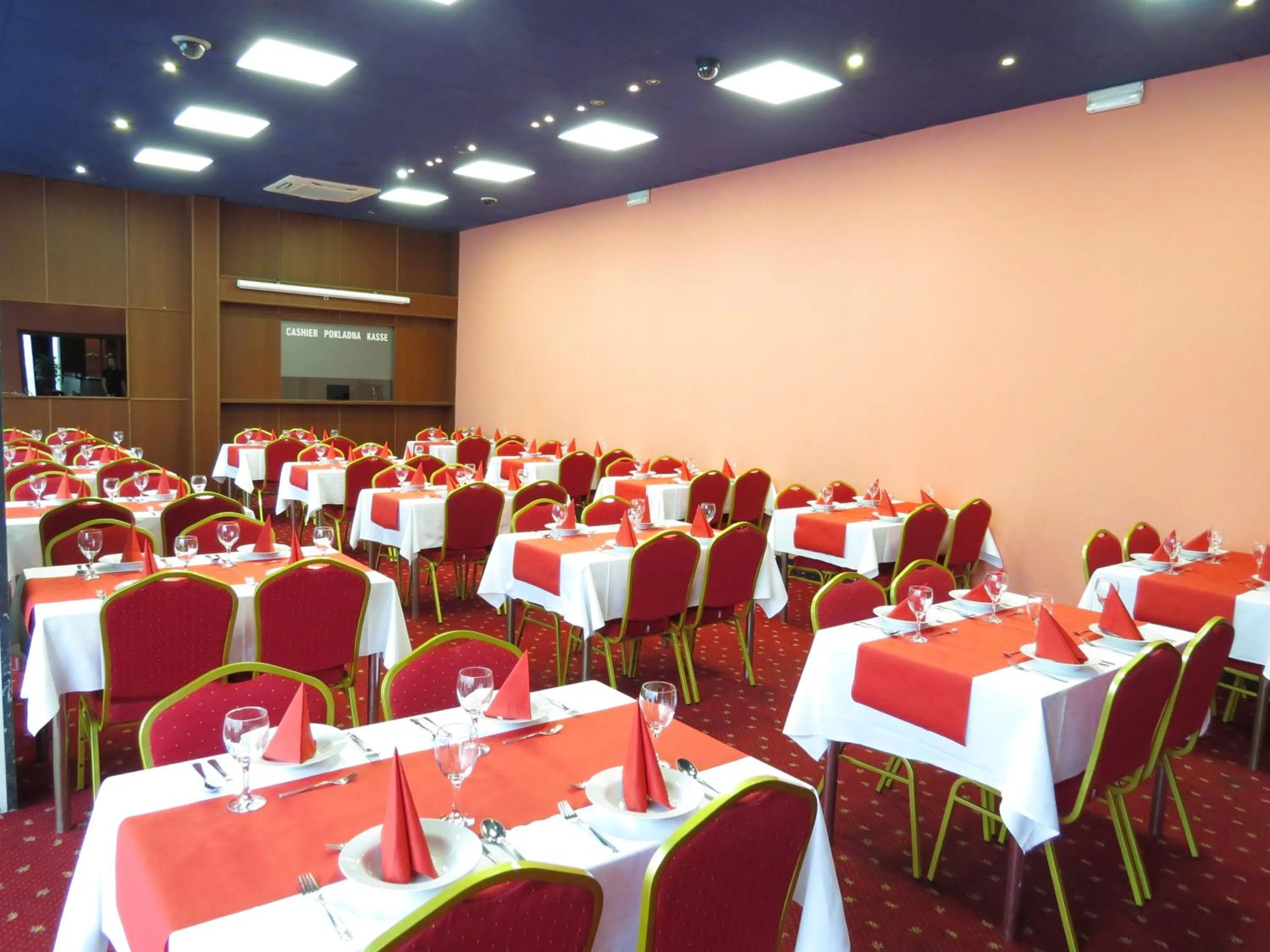 Restaurant/places to eat in Interhotel Bohemia