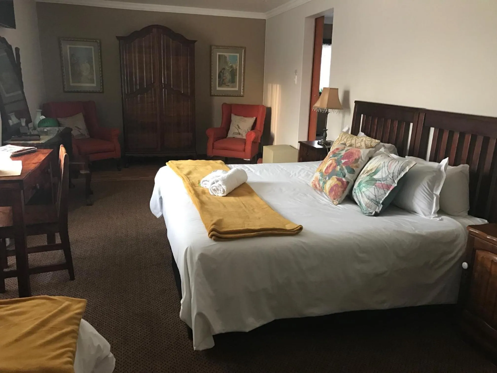 Deluxe Double or Twin Room with Garden View in Tuscana Villa Guesthouse