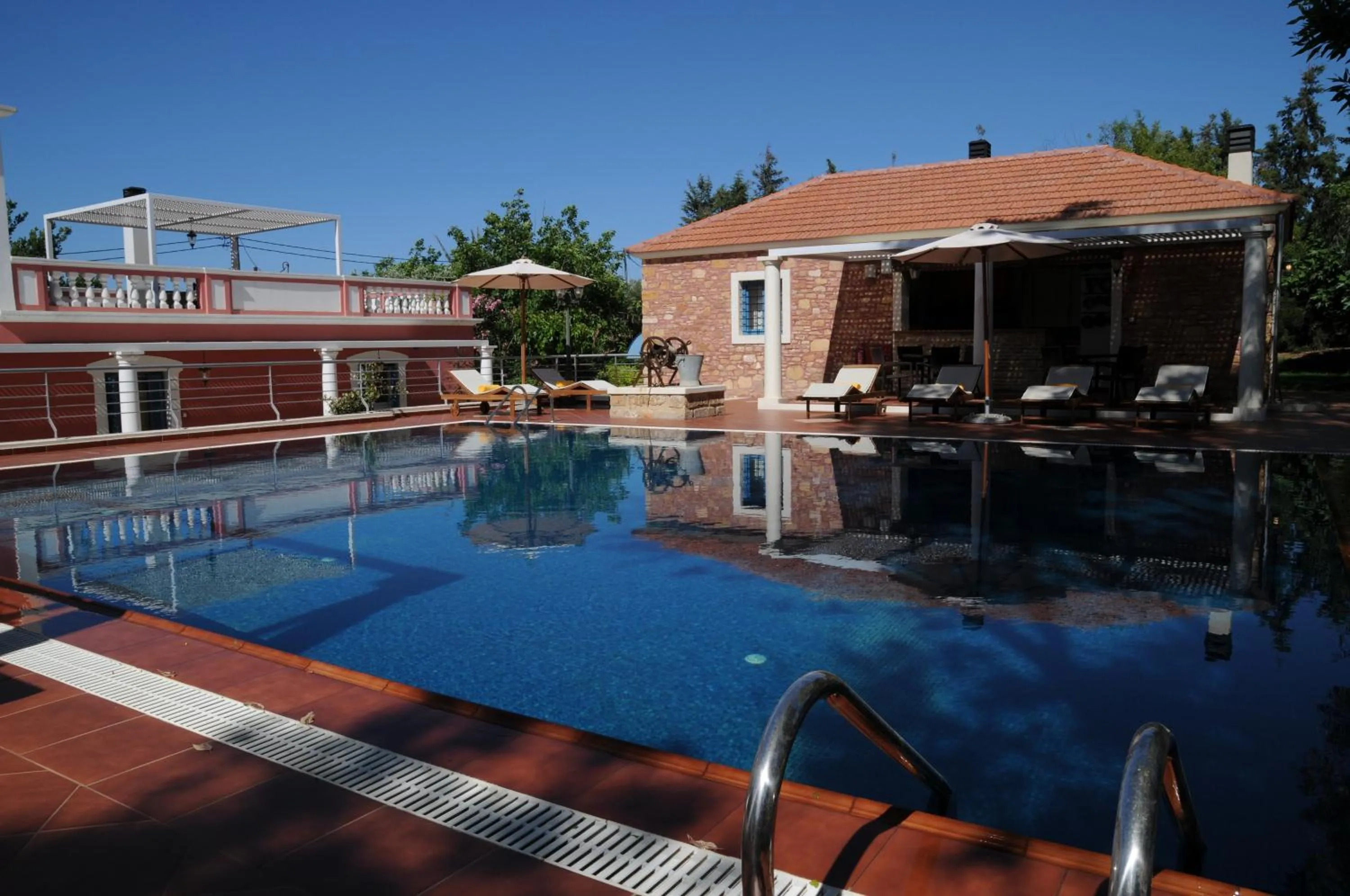 Swimming pool in Metohi Georgila