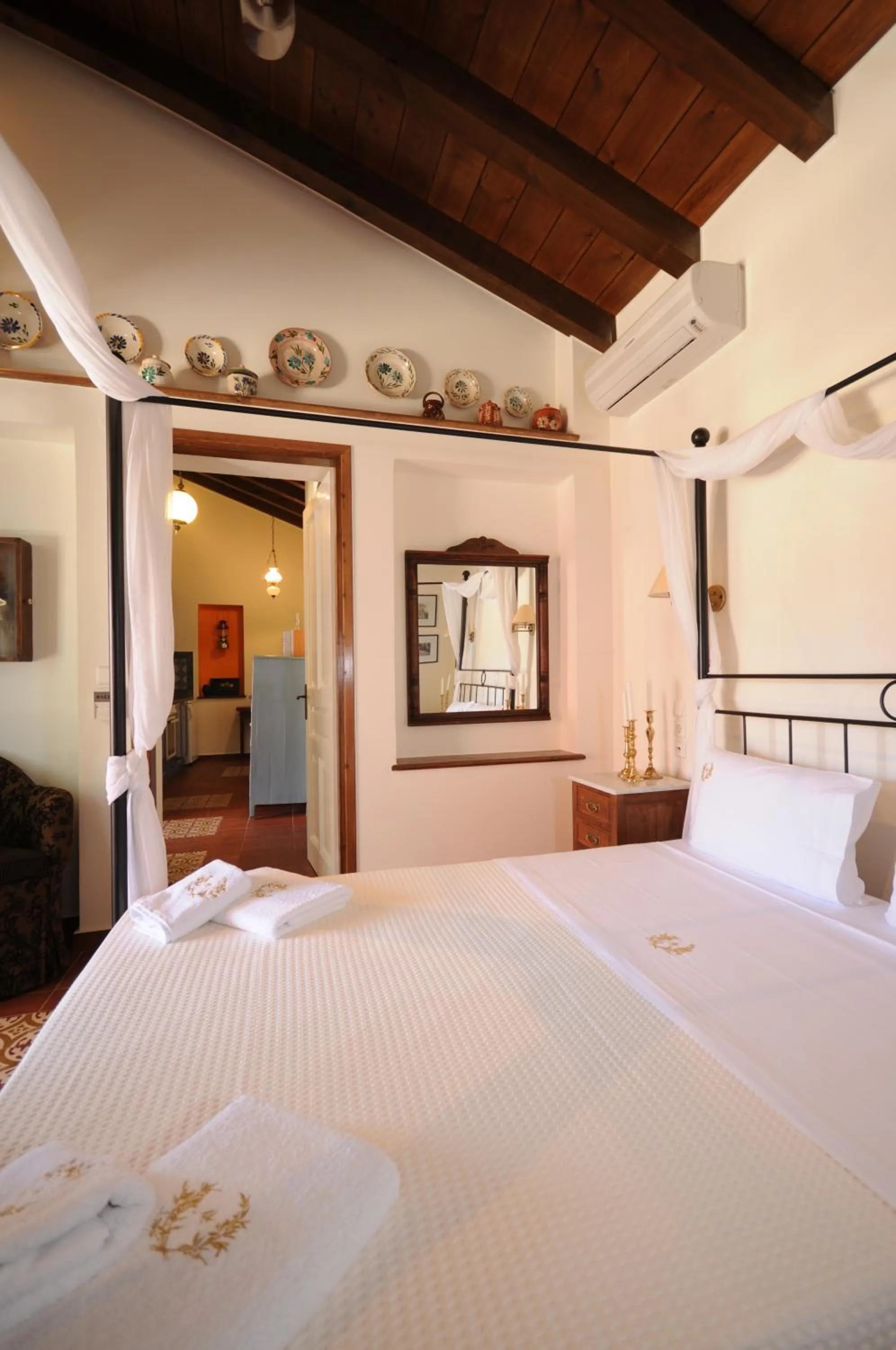 Bedroom, Bed in Metohi Georgila