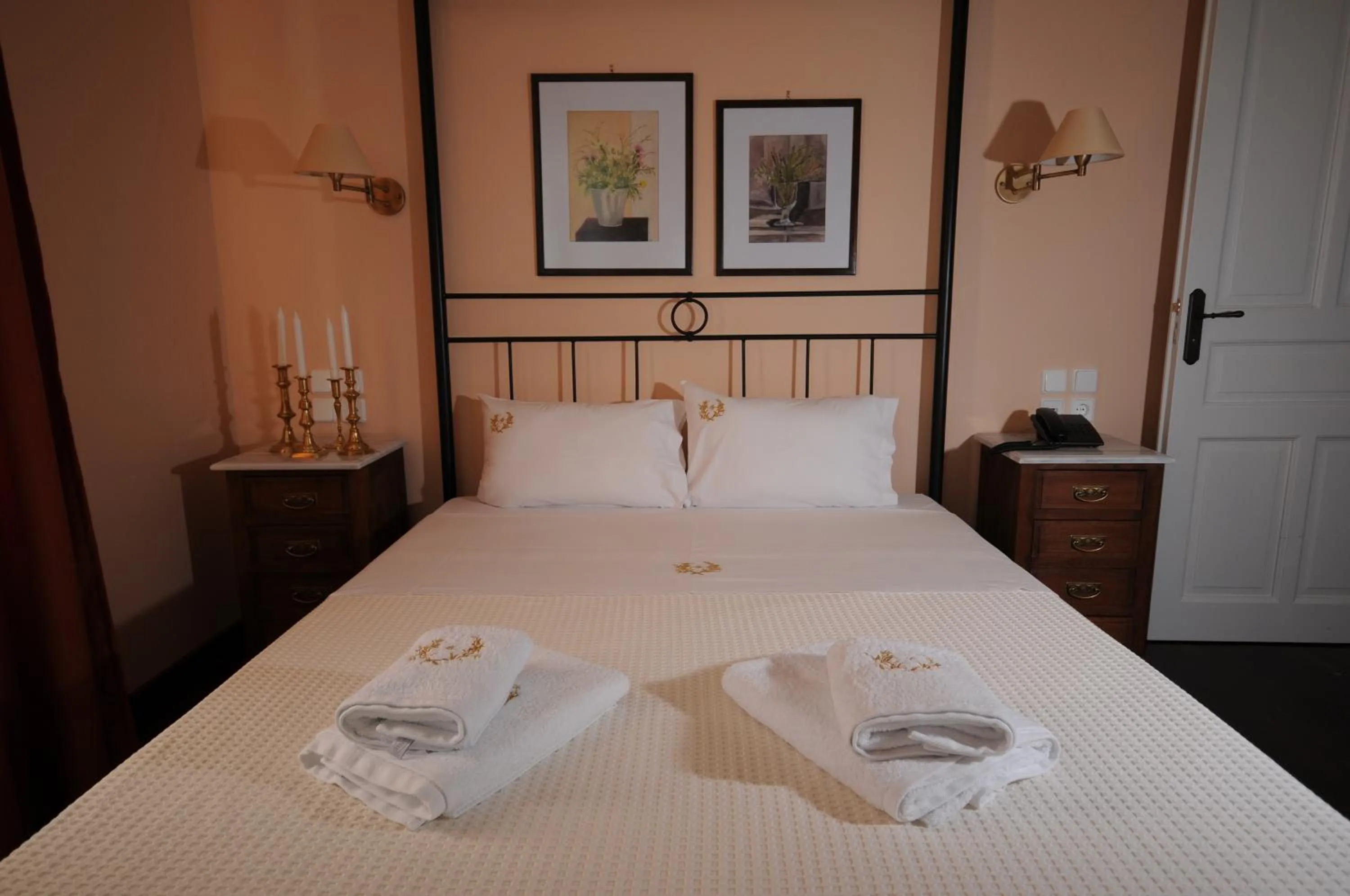 Bedroom, Bed in Metohi Georgila