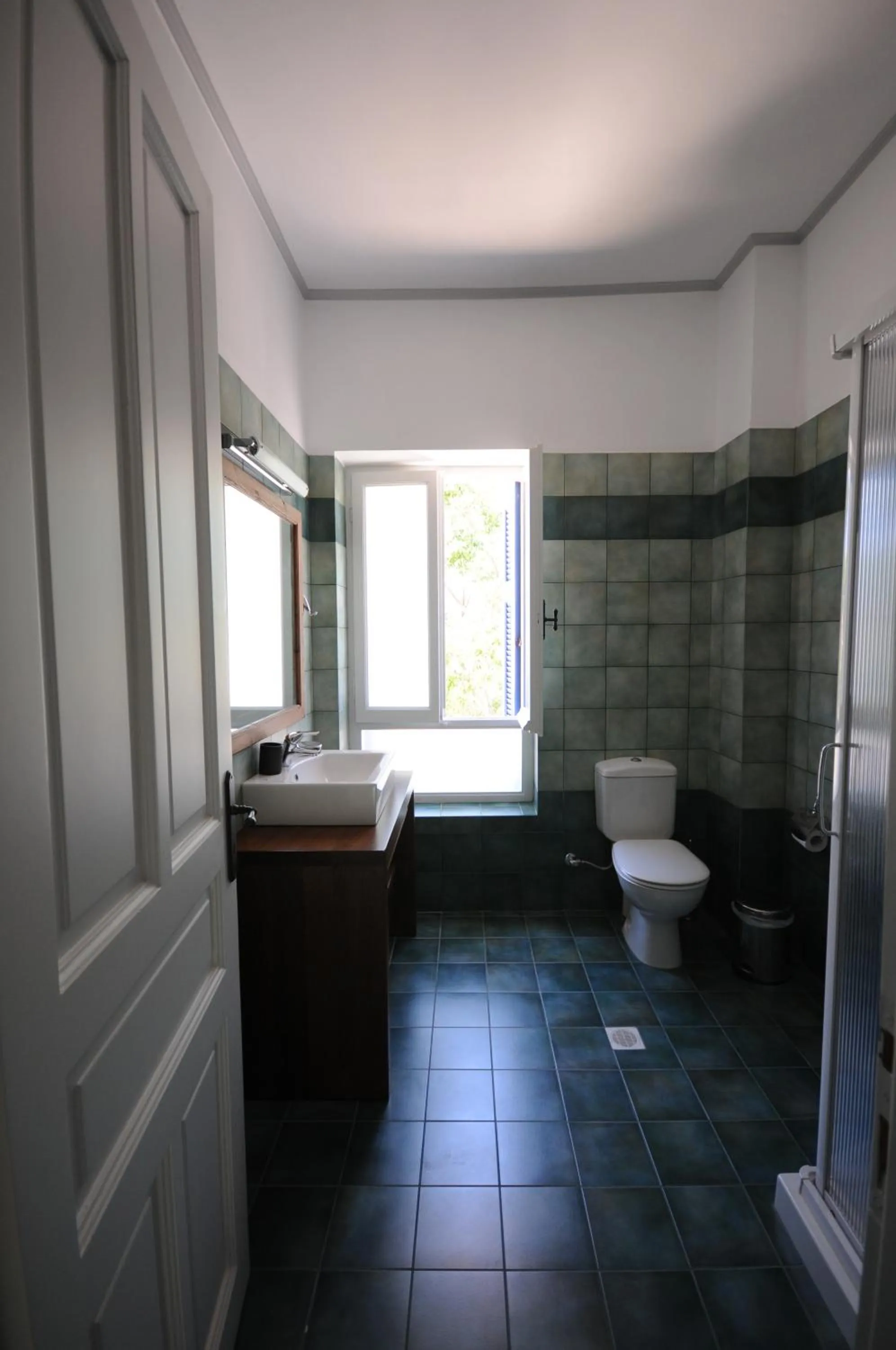 Shower in Metohi Georgila