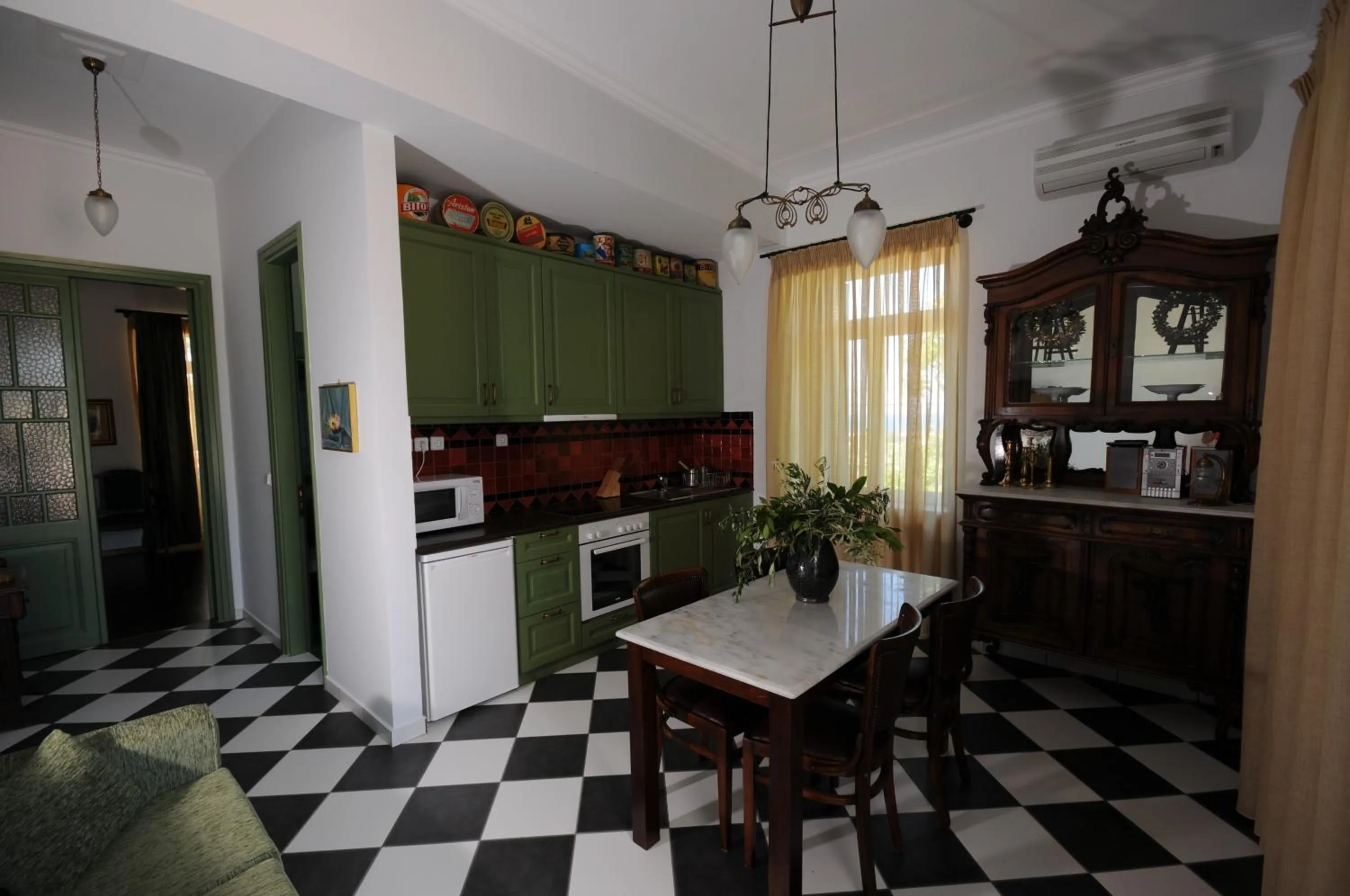 Kitchen or kitchenette in Metohi Georgila