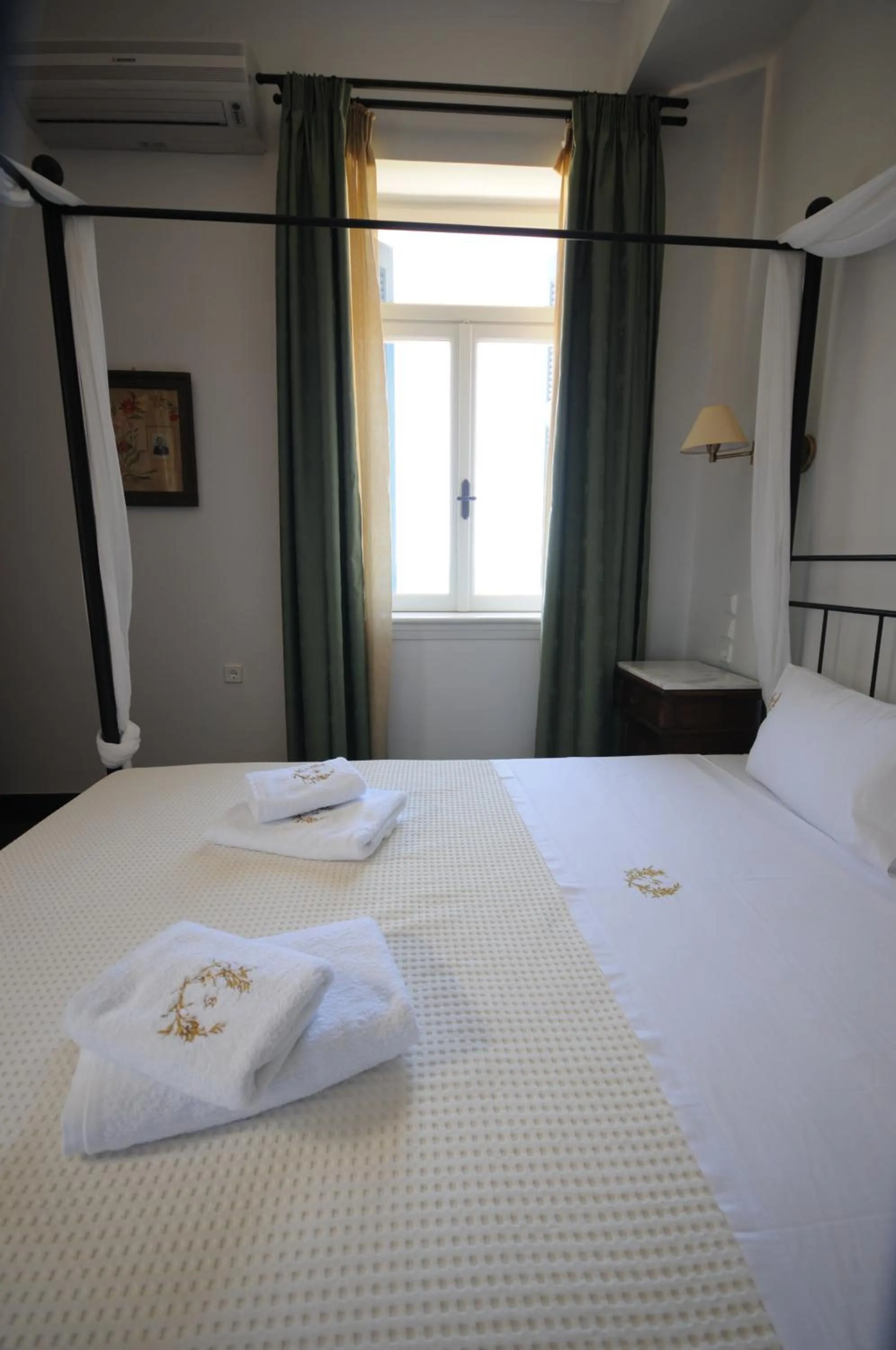 Bedroom, Bed in Metohi Georgila