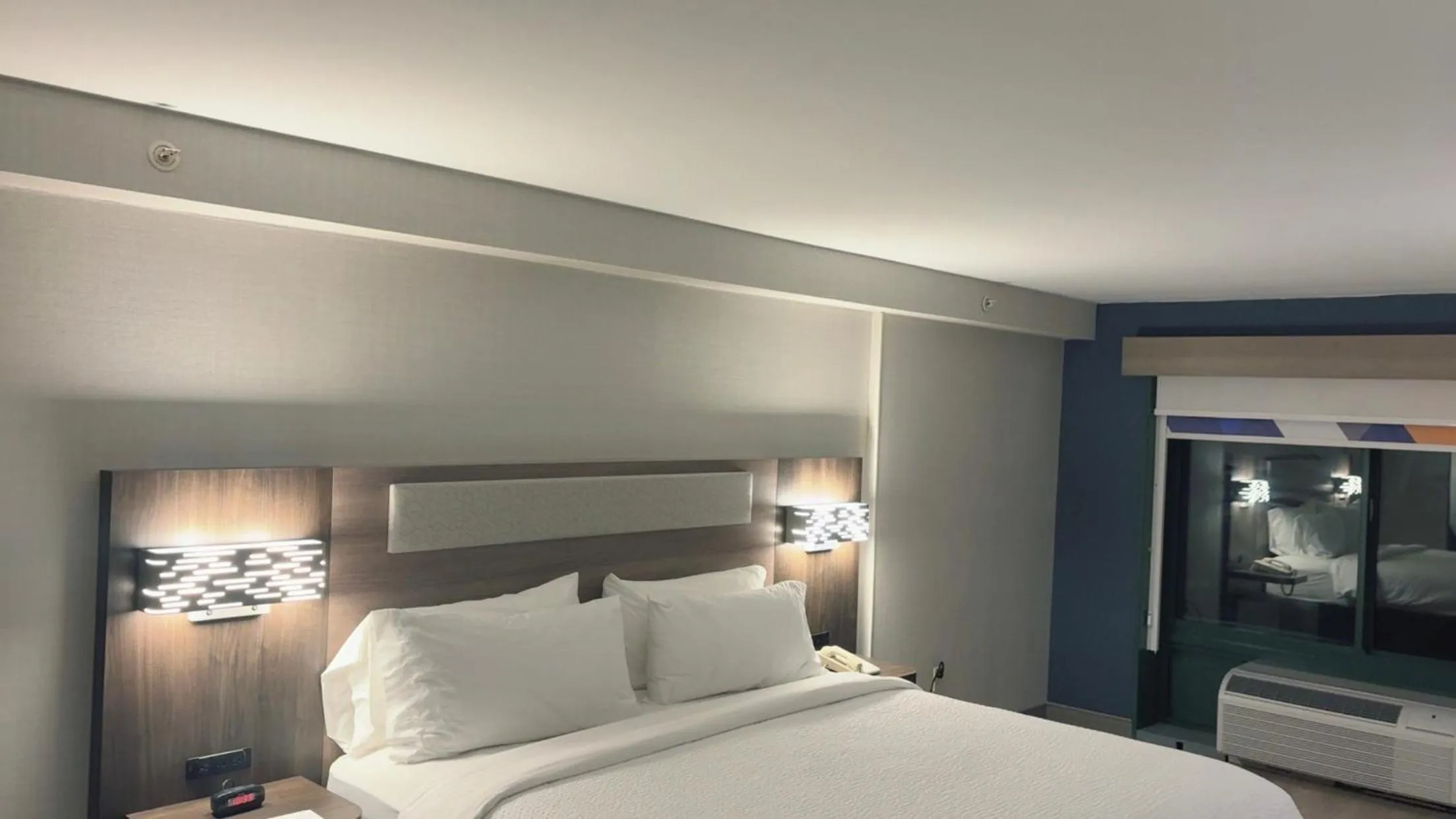 Bed in Holiday Inn Express Hotel & Suites Drums-Hazelton by IHG