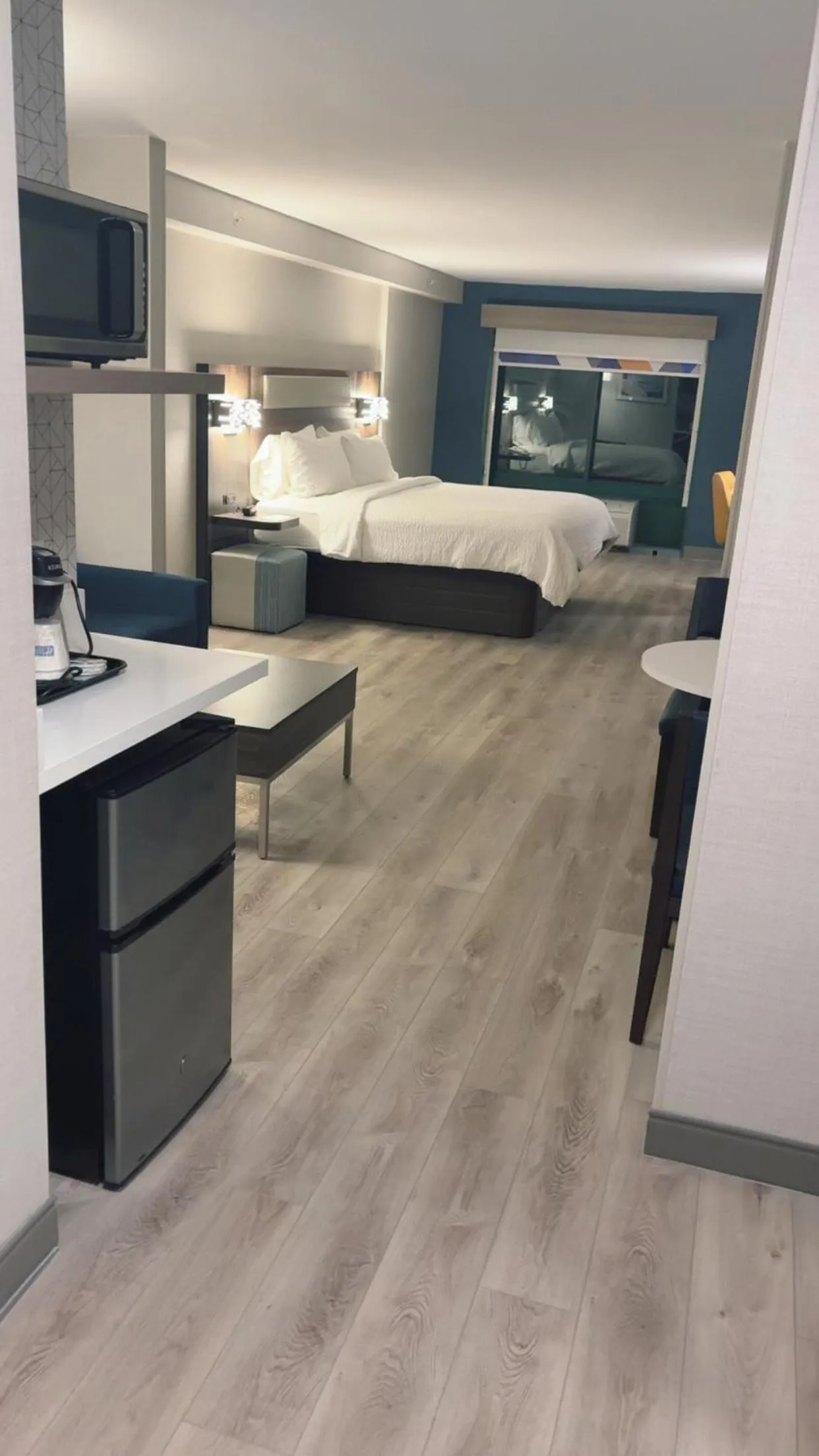 Bed in Holiday Inn Express Hotel & Suites Drums-Hazelton by IHG