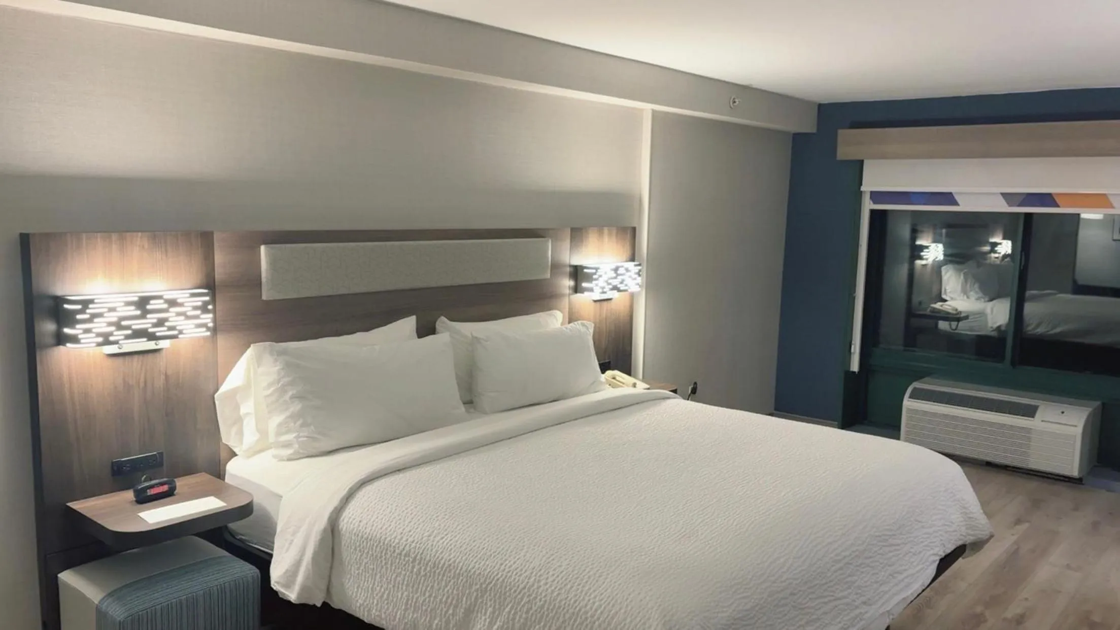 Bed in Holiday Inn Express Hotel & Suites Drums-Hazelton by IHG