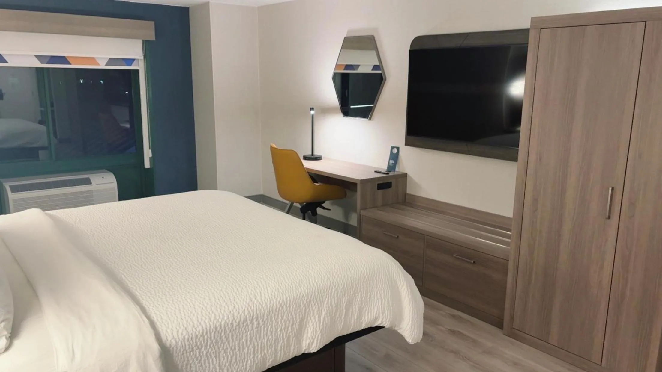 Bed in Holiday Inn Express Hotel & Suites Drums-Hazelton by IHG