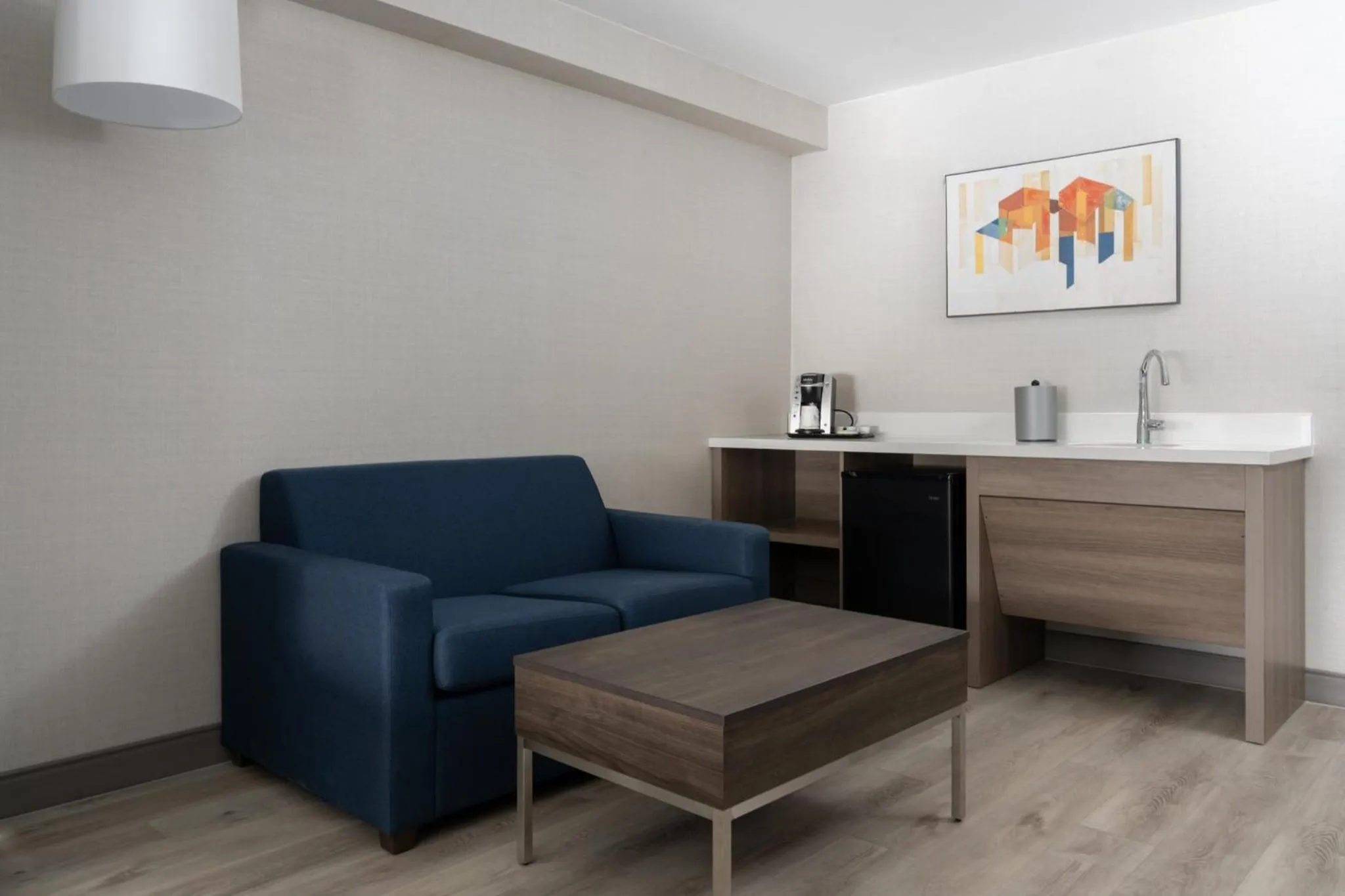 Bedroom in Holiday Inn Express Hotel & Suites Drums-Hazelton by IHG