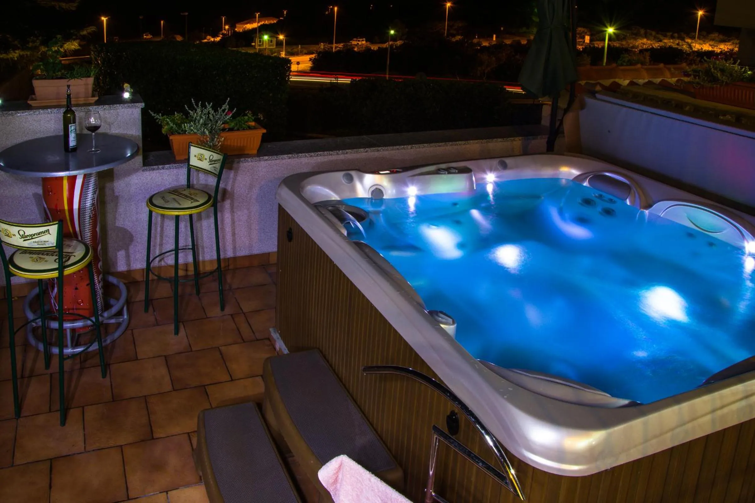 Hot Tub in Apartments Dada