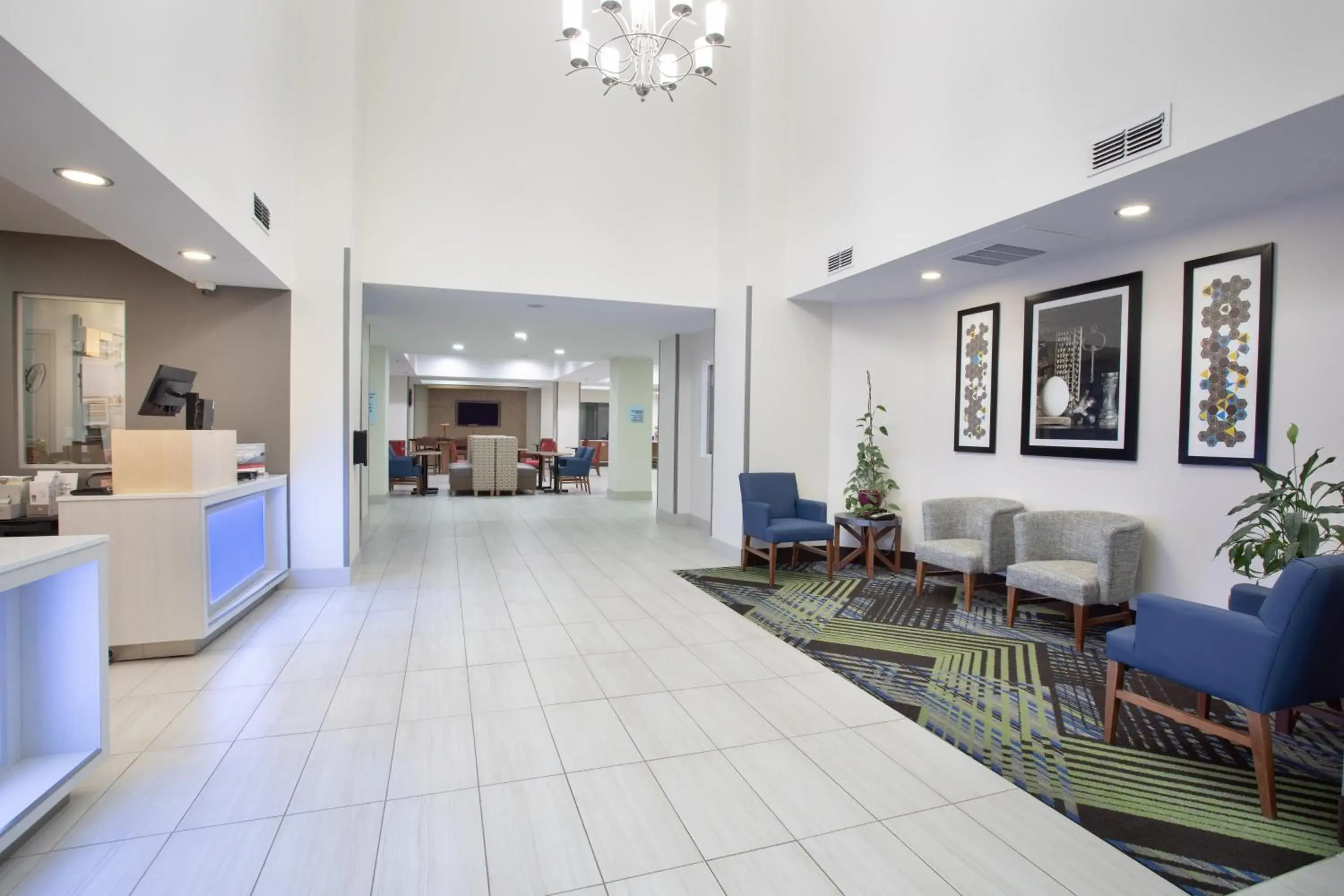 Property building in Holiday Inn Express Yreka-Shasta Area by IHG Property building in Holiday Inn Express Yreka-Shasta Area by IHG