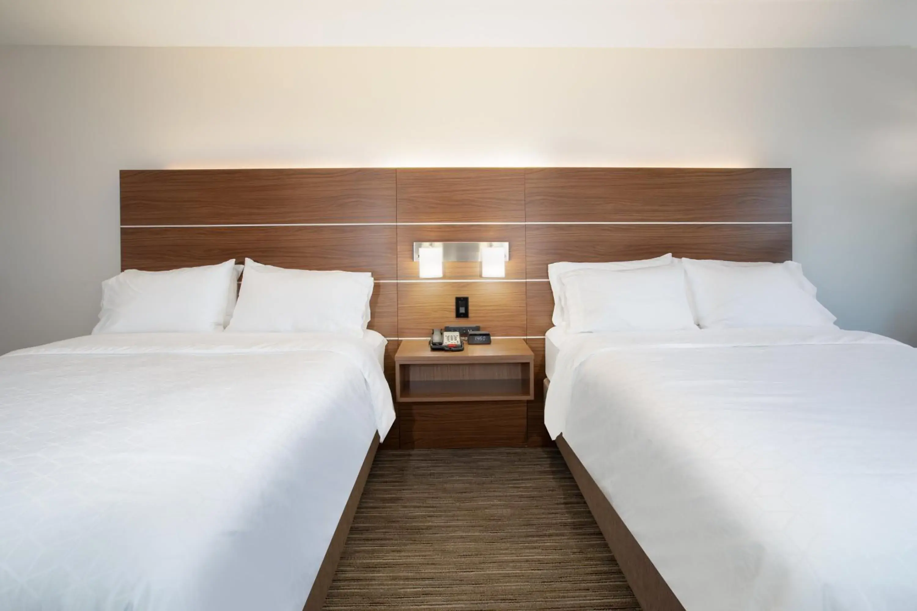 Standard Queen Room with Two Queen Beds in Holiday Inn Express Yreka-Shasta Area by IHG Standard Queen Room with Two Queen Beds in Holiday Inn Express Yreka-Shasta Area by IHG