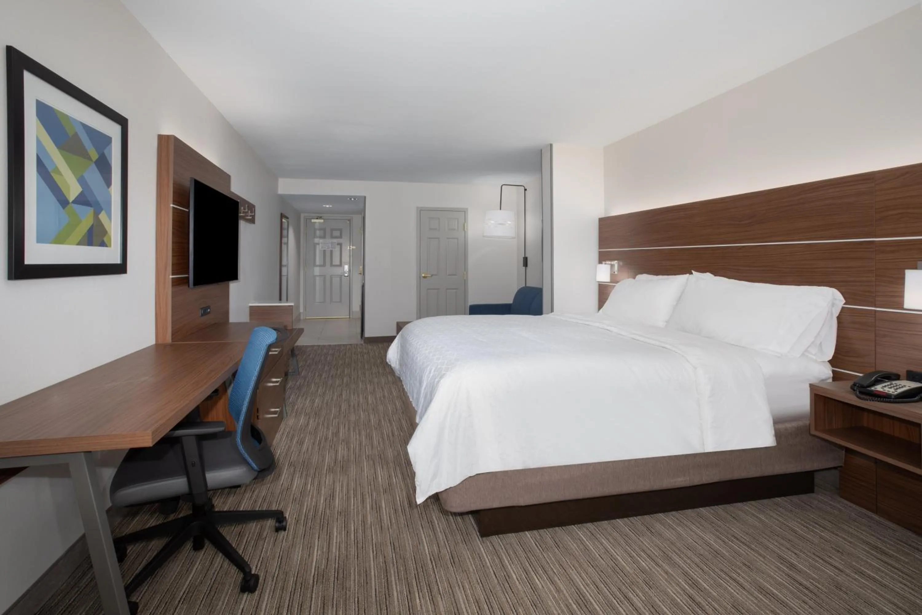 Photo of the whole room, Bed in Holiday Inn Express Yreka-Shasta Area by IHG