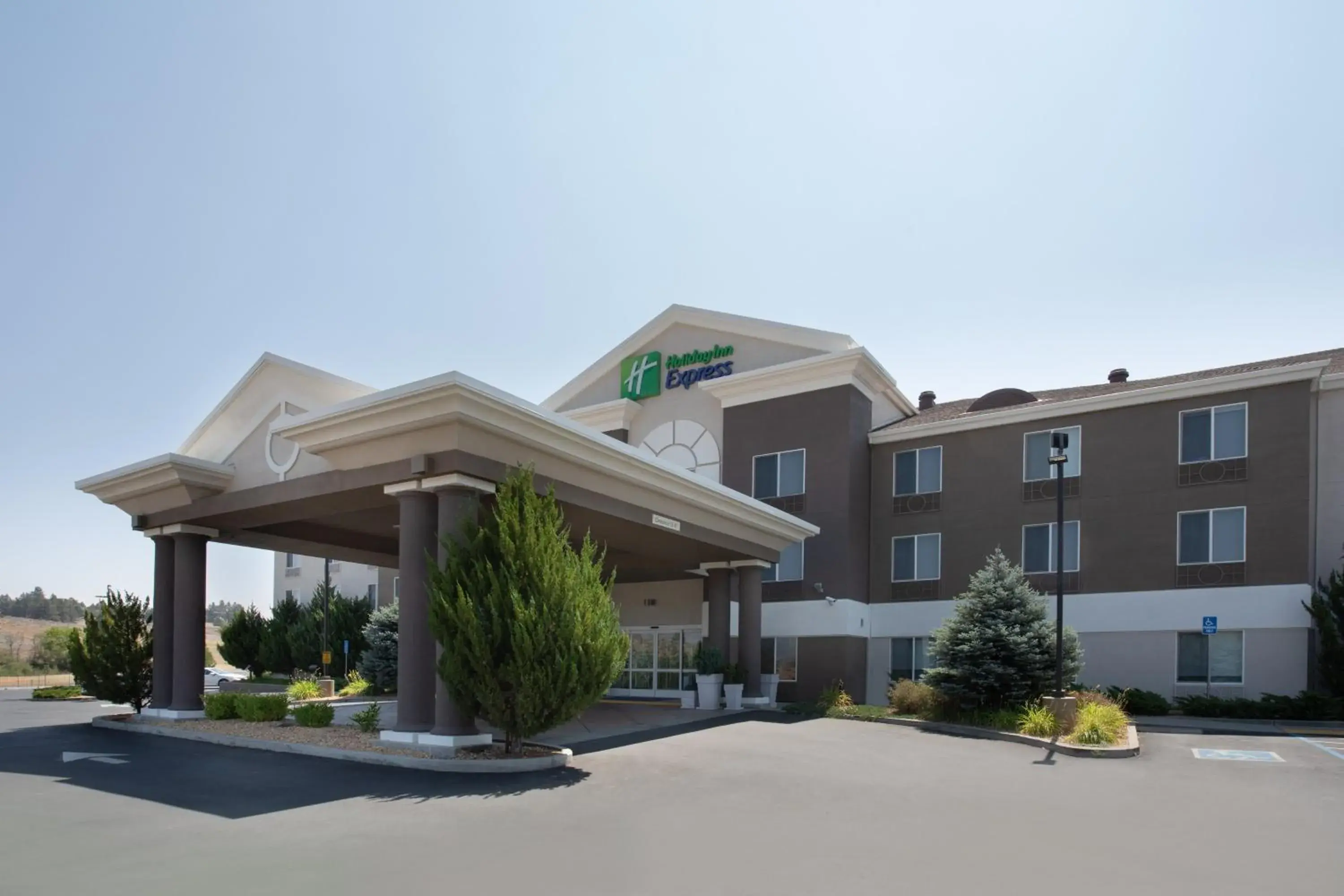 Property building in Holiday Inn Express Yreka-Shasta Area by IHG Property building in Holiday Inn Express Yreka-Shasta Area by IHG