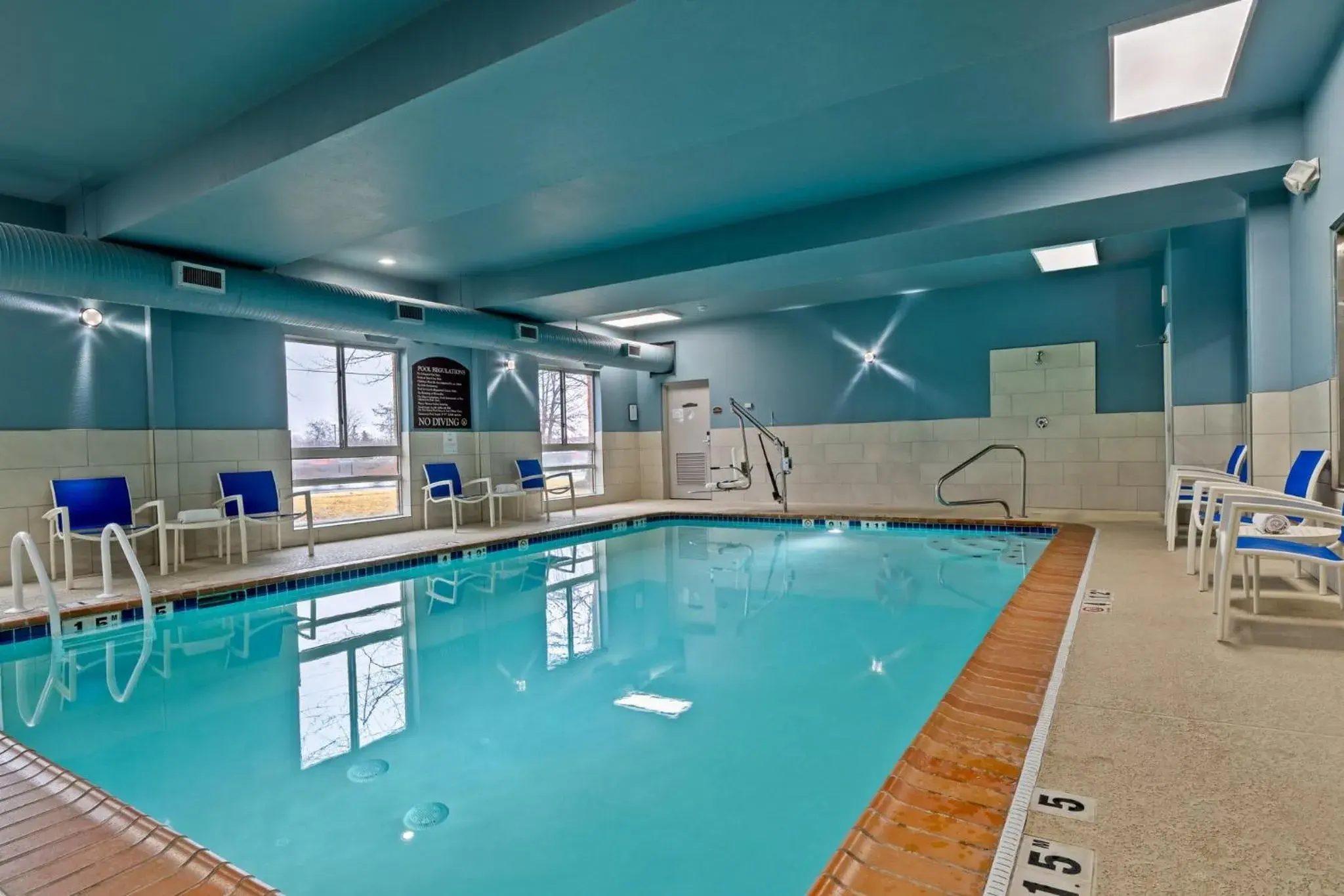 Swimming pool in Holiday Inn Express Hotel & Suites Woodbridge by IHG Swimming pool in Holiday Inn Express Hotel & Suites Woodbridge by IHG