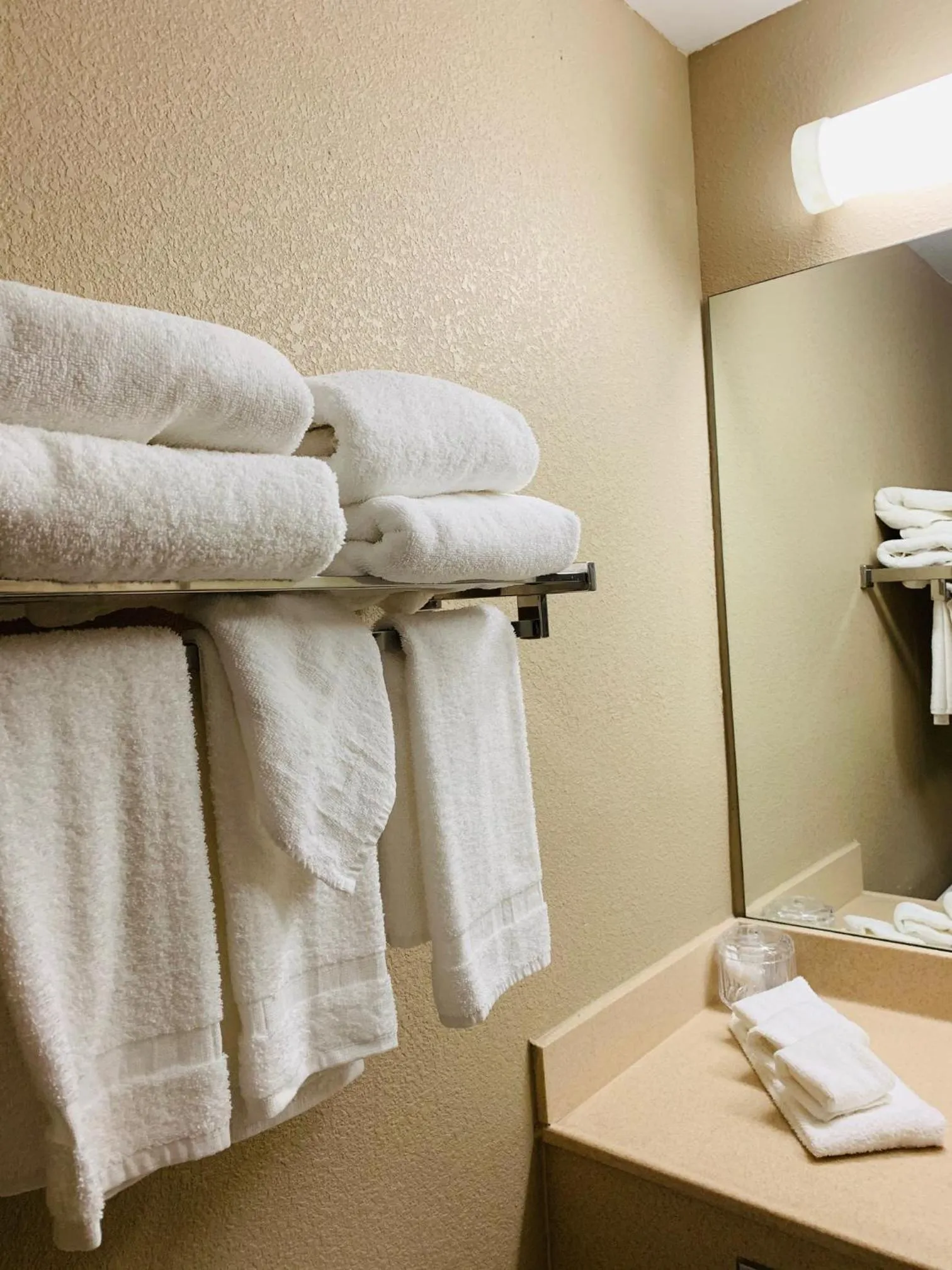 Bathroom, Bed in Country Inn & Suites by Radisson, Ithaca, NY