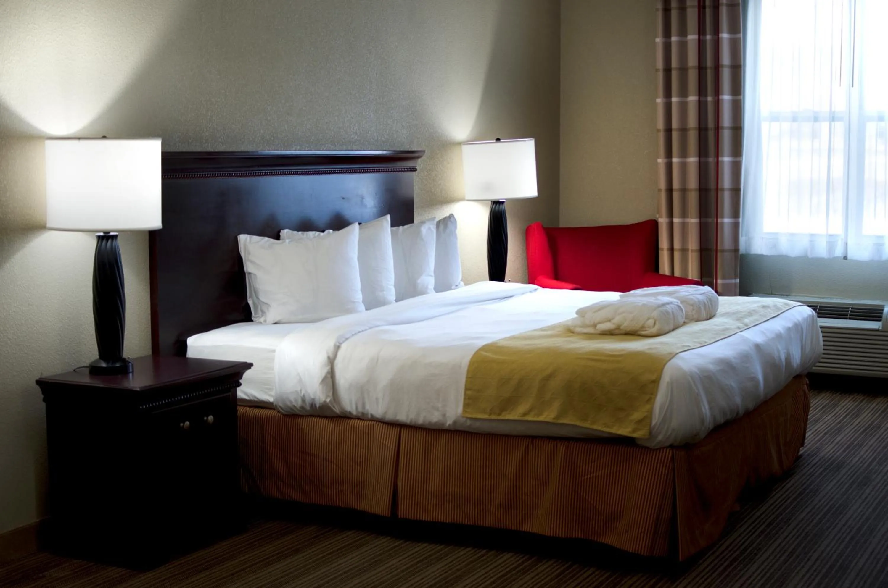 Bedroom, Bed in Country Inn & Suites by Radisson, Ithaca, NY