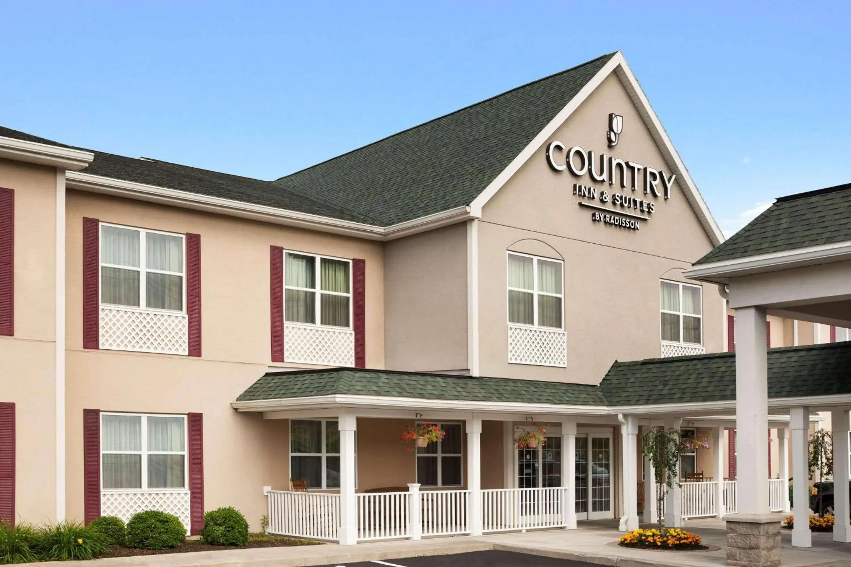 Property building in Country Inn & Suites by Radisson, Ithaca, NY Property building in Country Inn & Suites by Radisson, Ithaca, NY