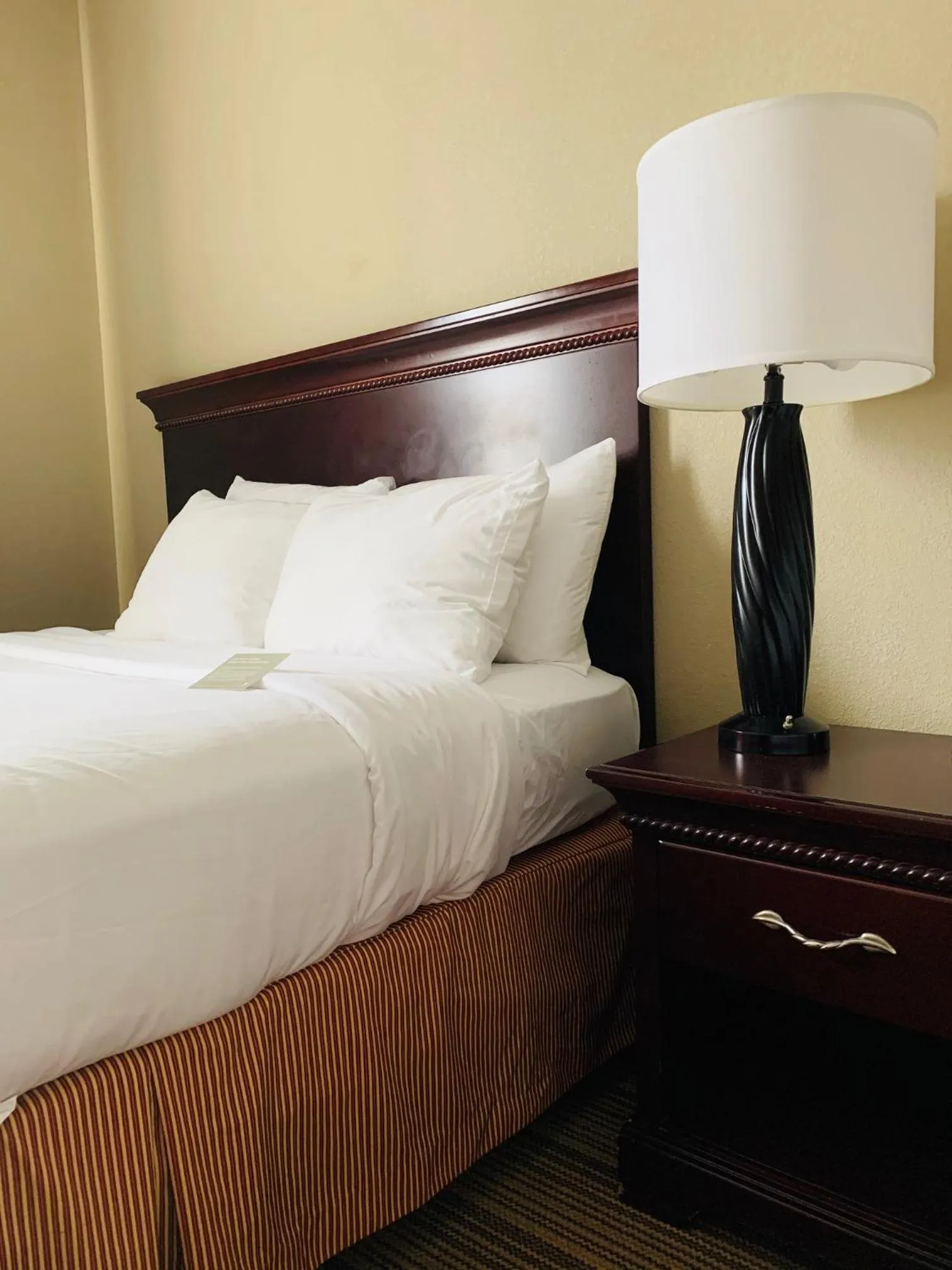 Bed in Country Inn & Suites by Radisson, Ithaca, NY