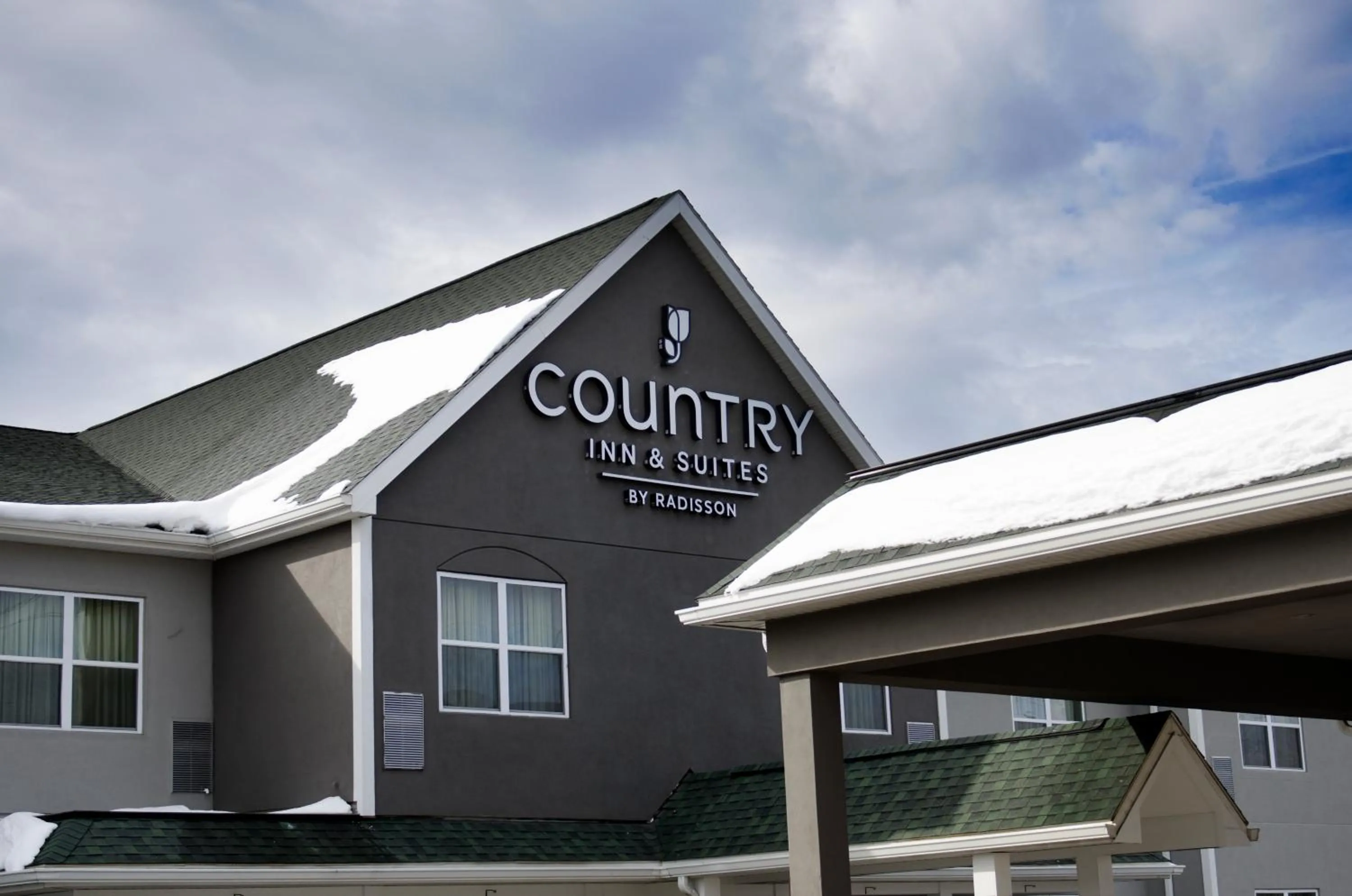 Property building in Country Inn & Suites by Radisson, Ithaca, NY