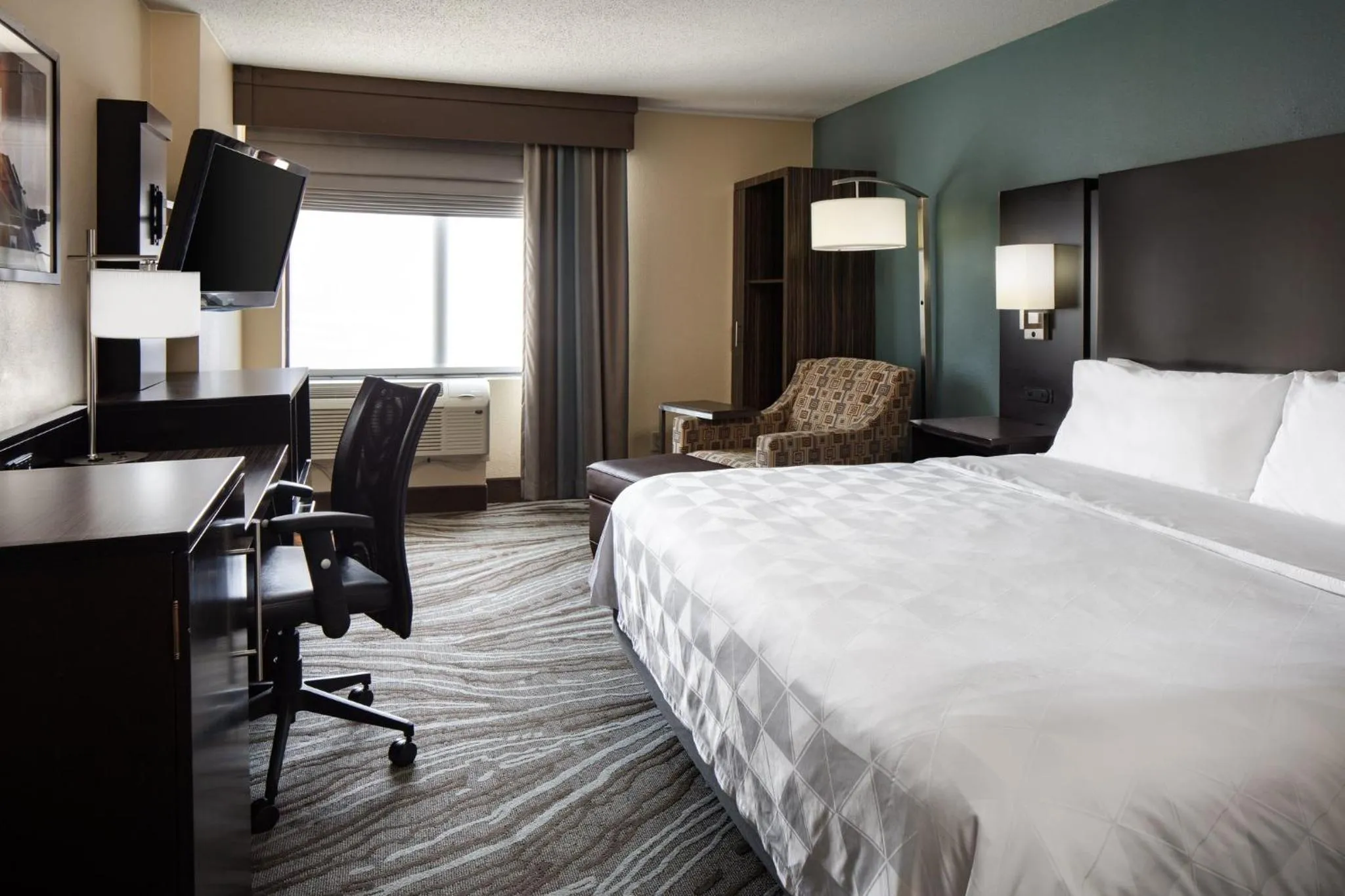 Photo of the whole room, Bed in Holiday Inn Rock Island-Quad Cities by IHG