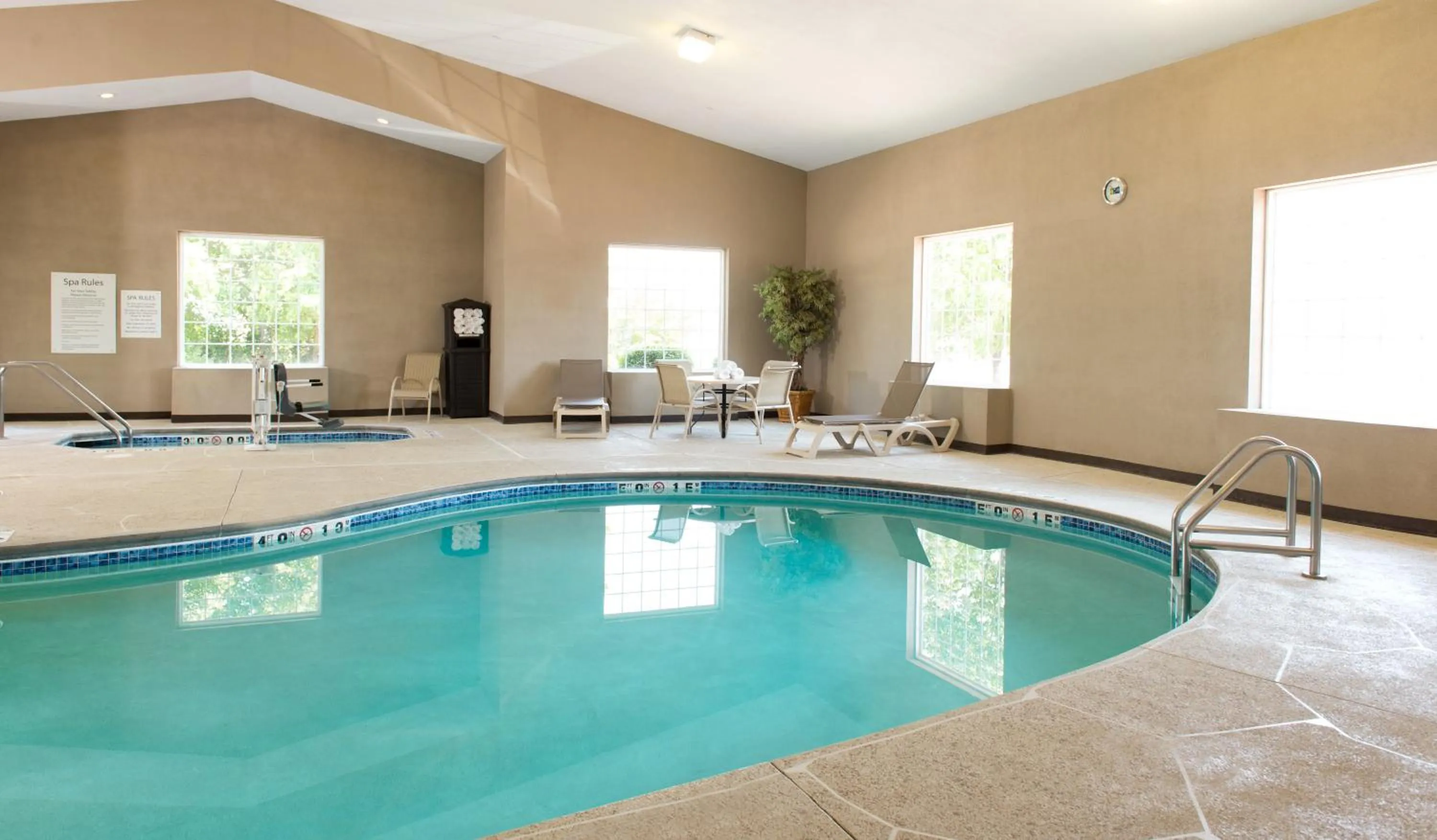 Swimming pool in Holiday Inn Express Le Claire Riverfront-Davenport by IHG