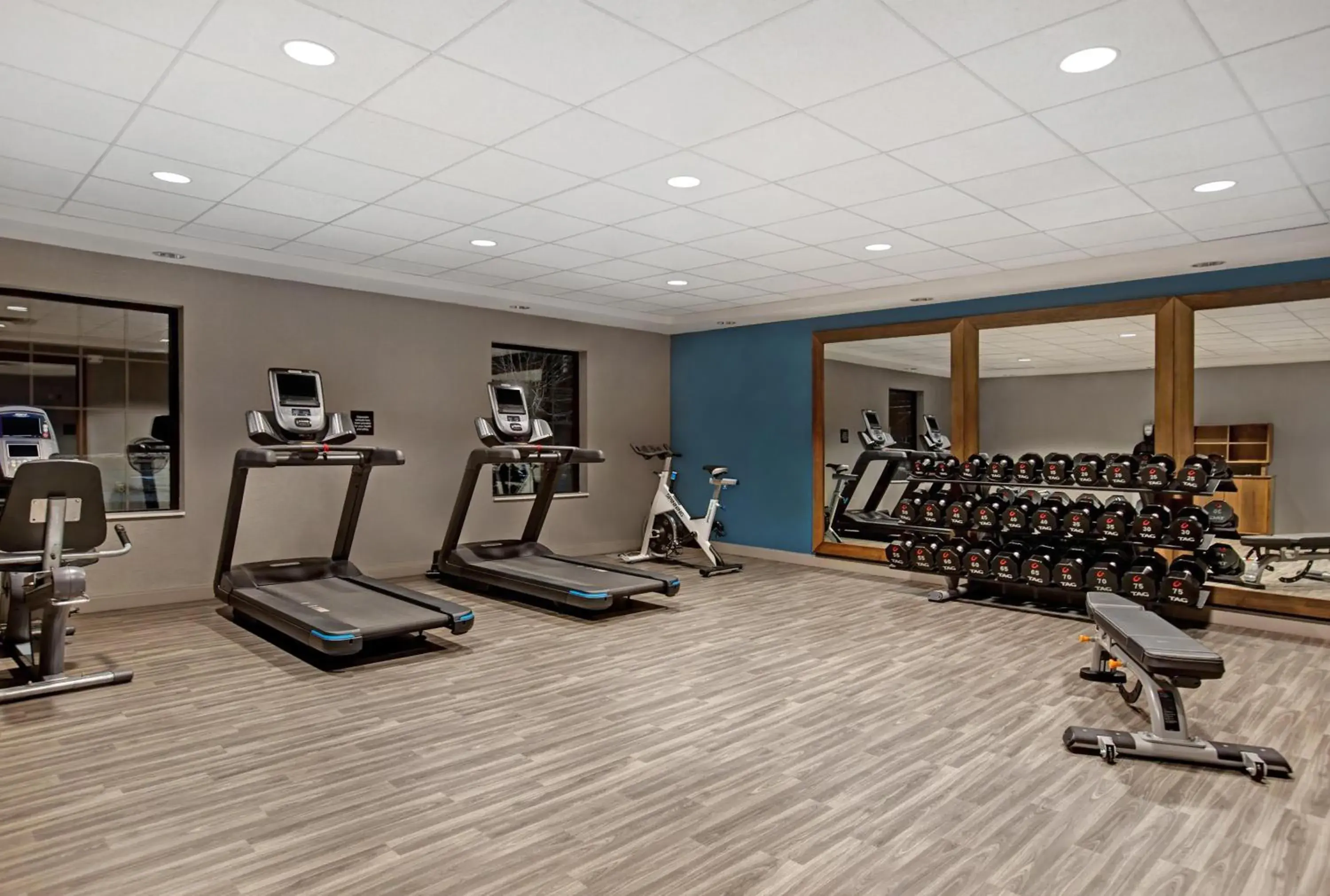 Fitness centre/facilities in Hampton Inn Westfield Fitness centre/facilities in Hampton Inn Westfield