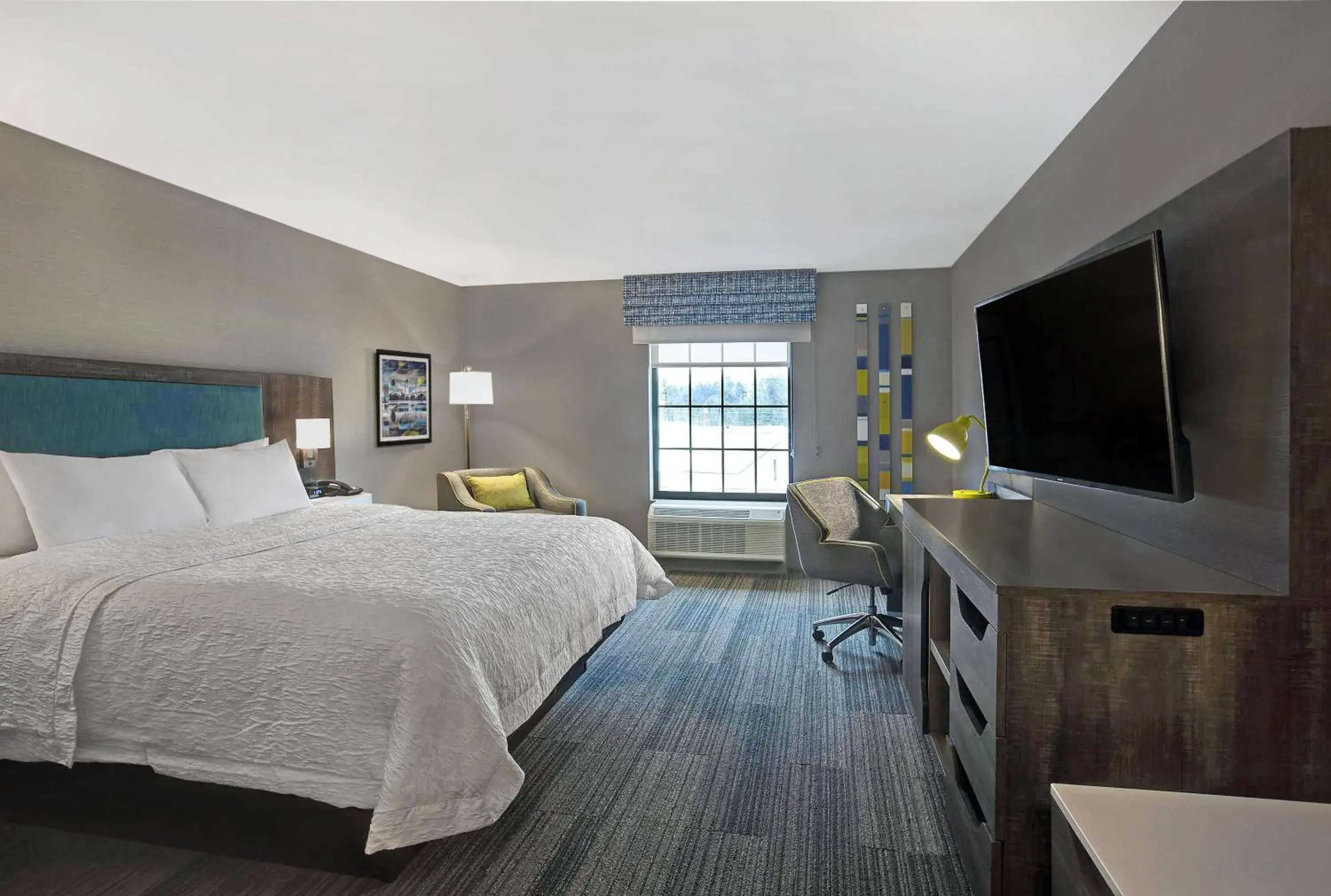 Bedroom, Bed in Hampton Inn Westfield Bedroom, Bed in Hampton Inn Westfield