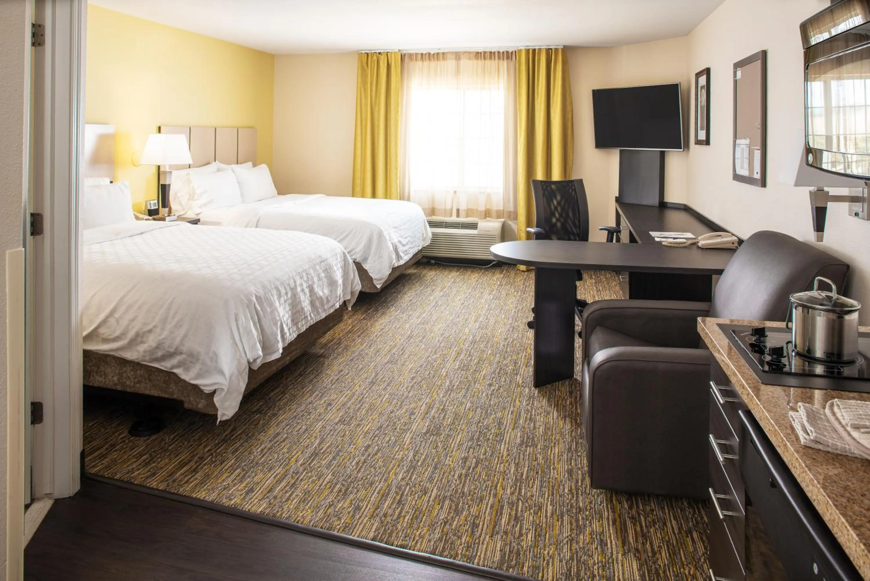 Bedroom, Bed in Candlewood Suites Bellevue by IHG