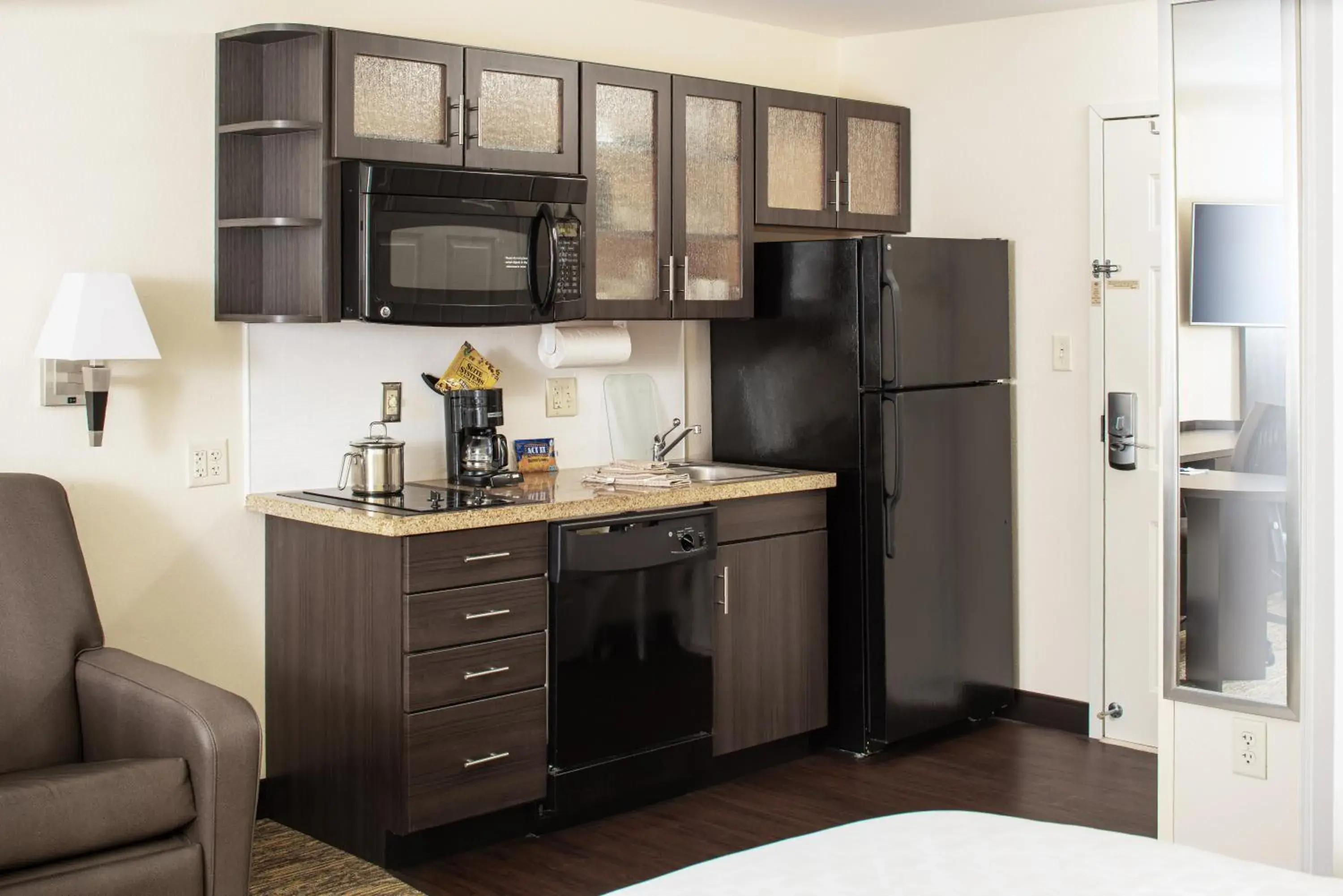 Studio Suite in Candlewood Suites Bellevue by IHG Studio Suite in Candlewood Suites Bellevue by IHG