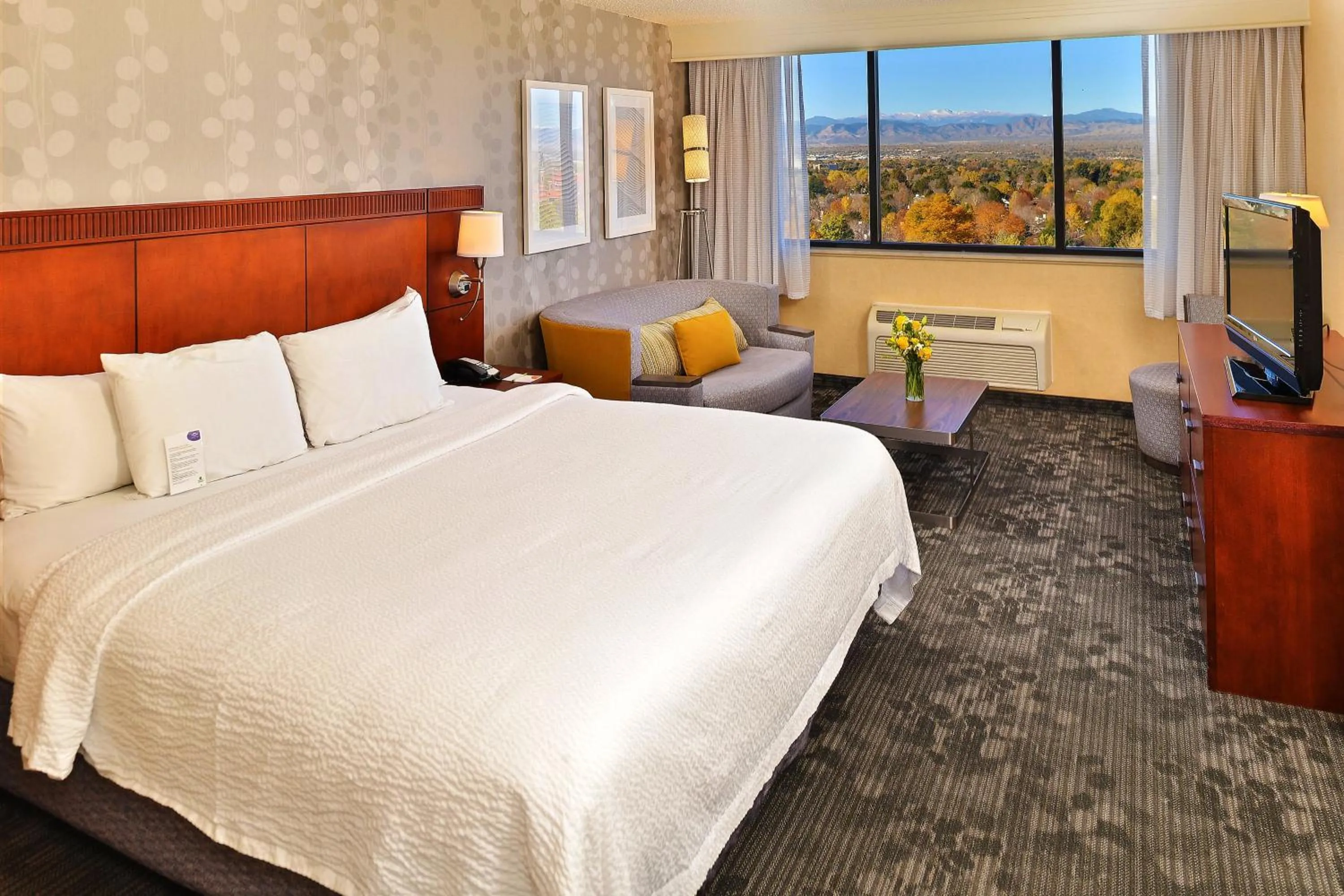 Photo of the whole room, Bed in Courtyard by Marriott Denver Cherry Creek