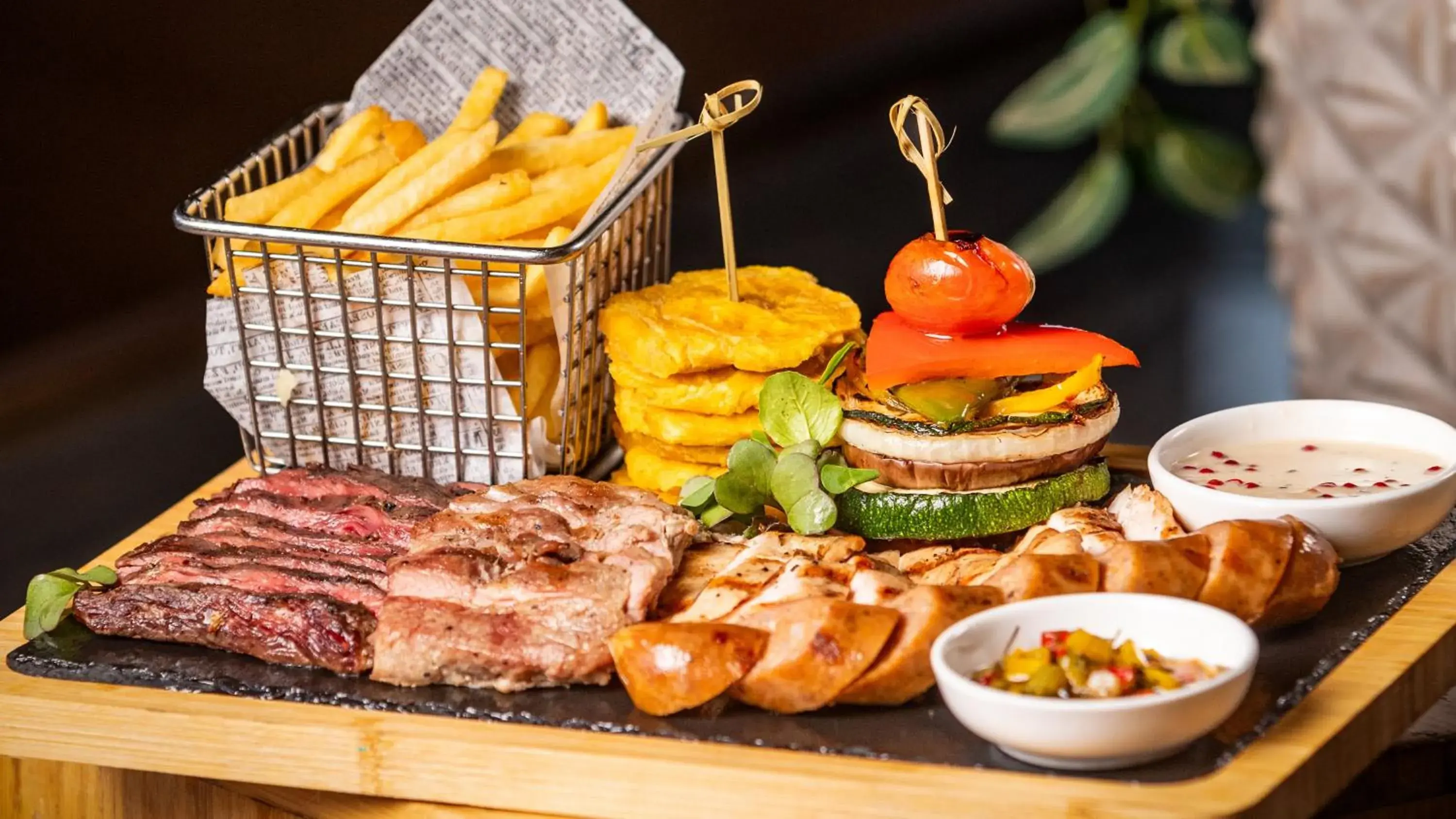 Restaurant/places to eat in Holiday Inn Santo Domingo by IHG Restaurant/places to eat in Holiday Inn Santo Domingo by IHG