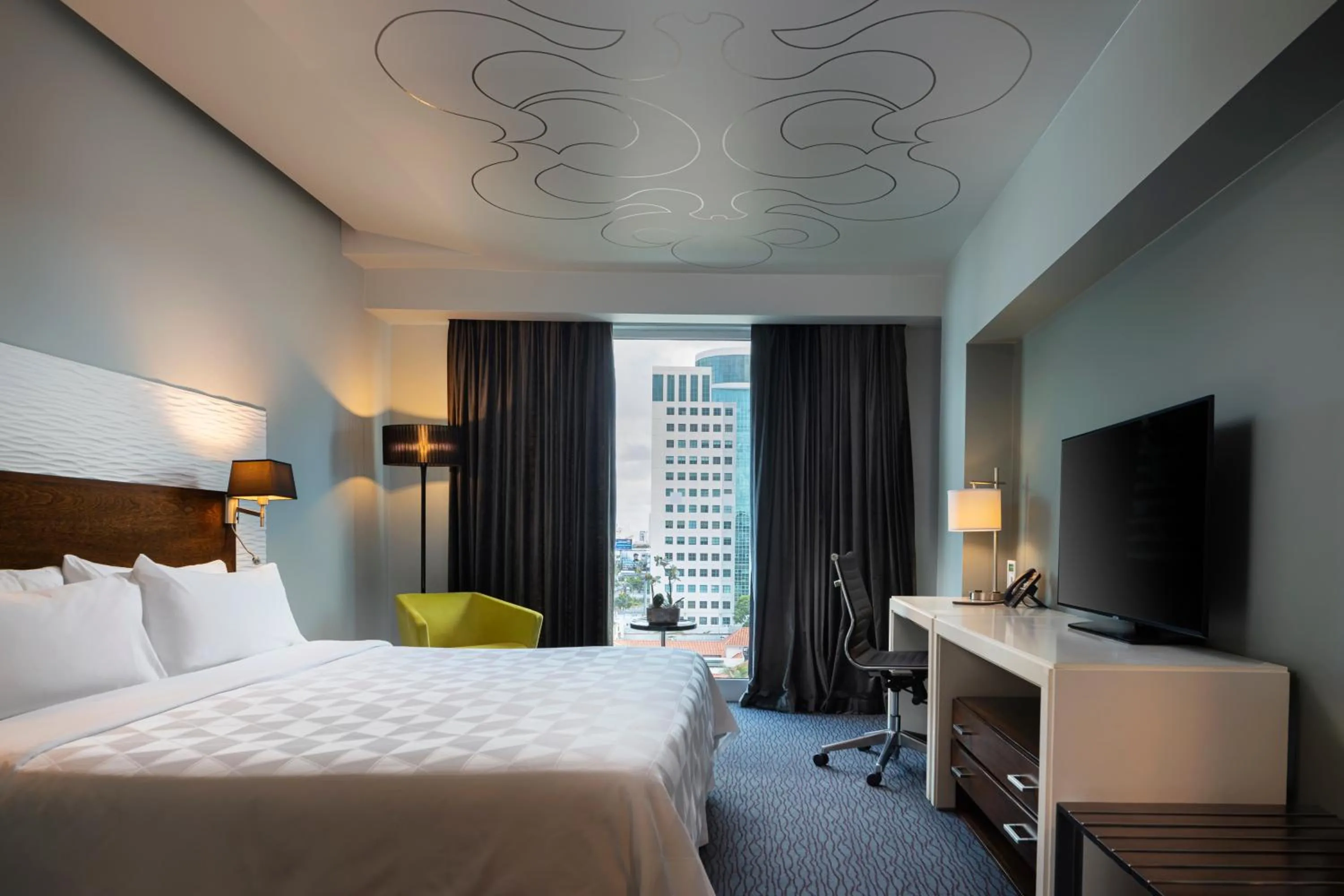 Property building, Bed in Holiday Inn Santo Domingo by IHG