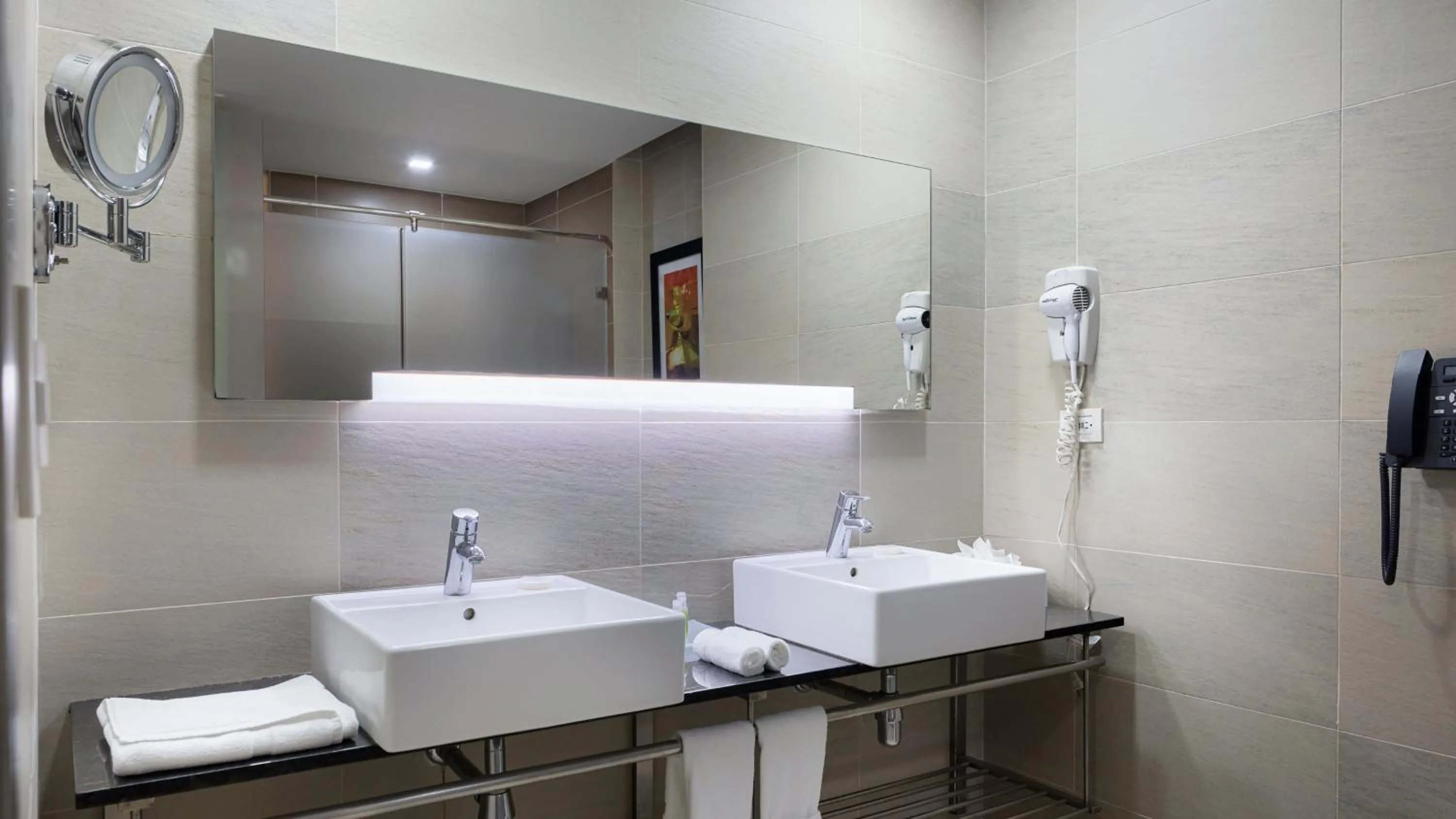 Shower in Holiday Inn Santo Domingo by IHG