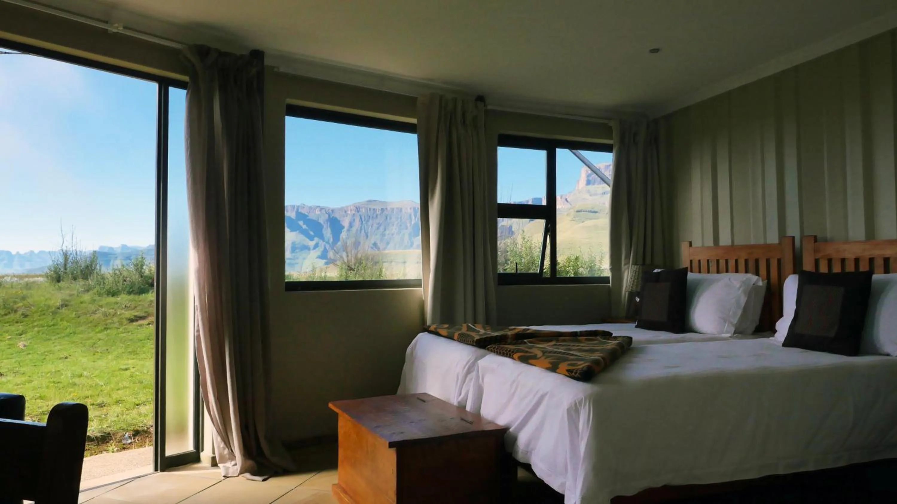 Natural landscape, Bed in Witsieshoek Mountain Lodge