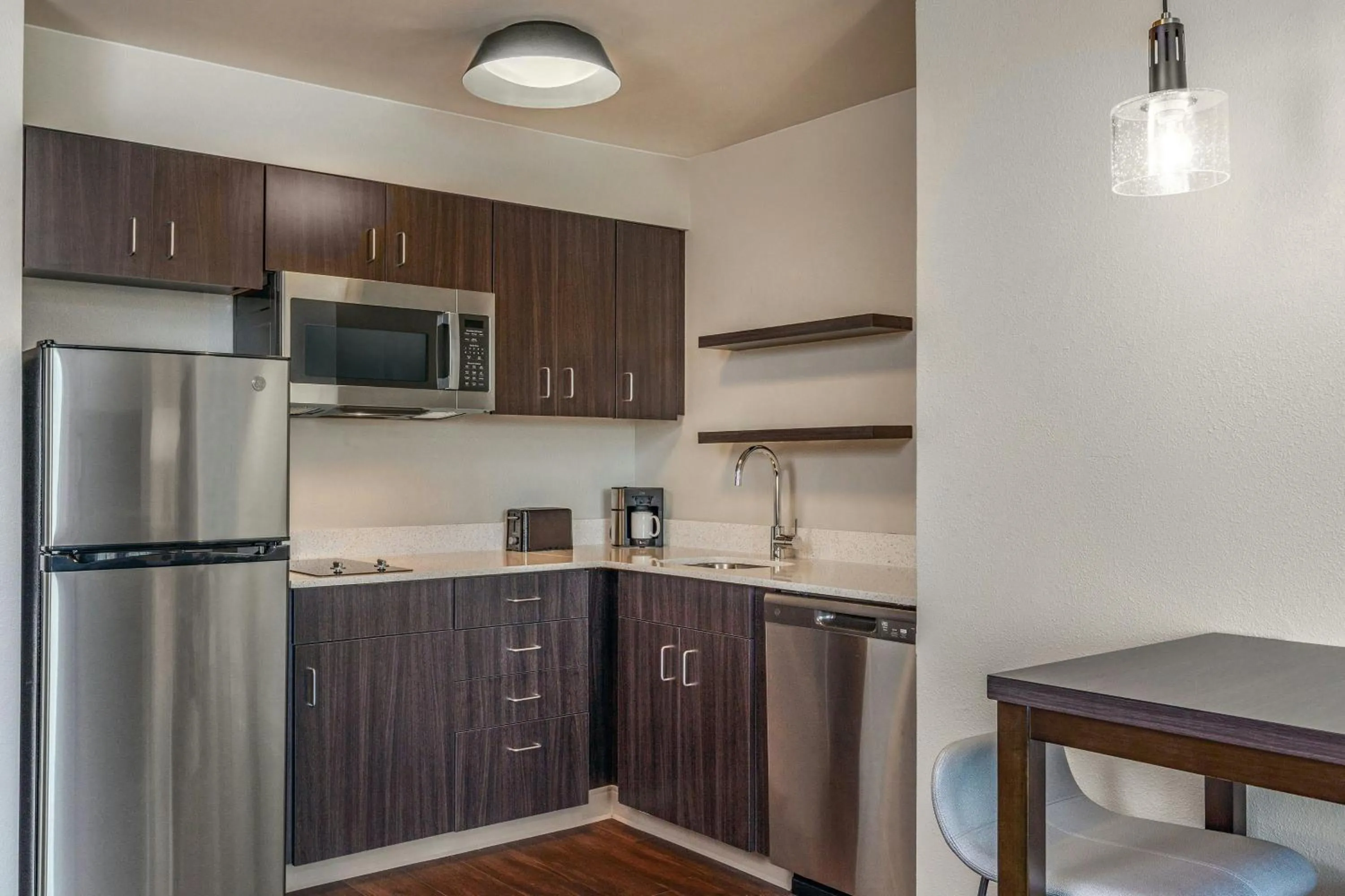 Kitchen or kitchenette in Residence Inn by Marriott Denver Airport at Gateway Park