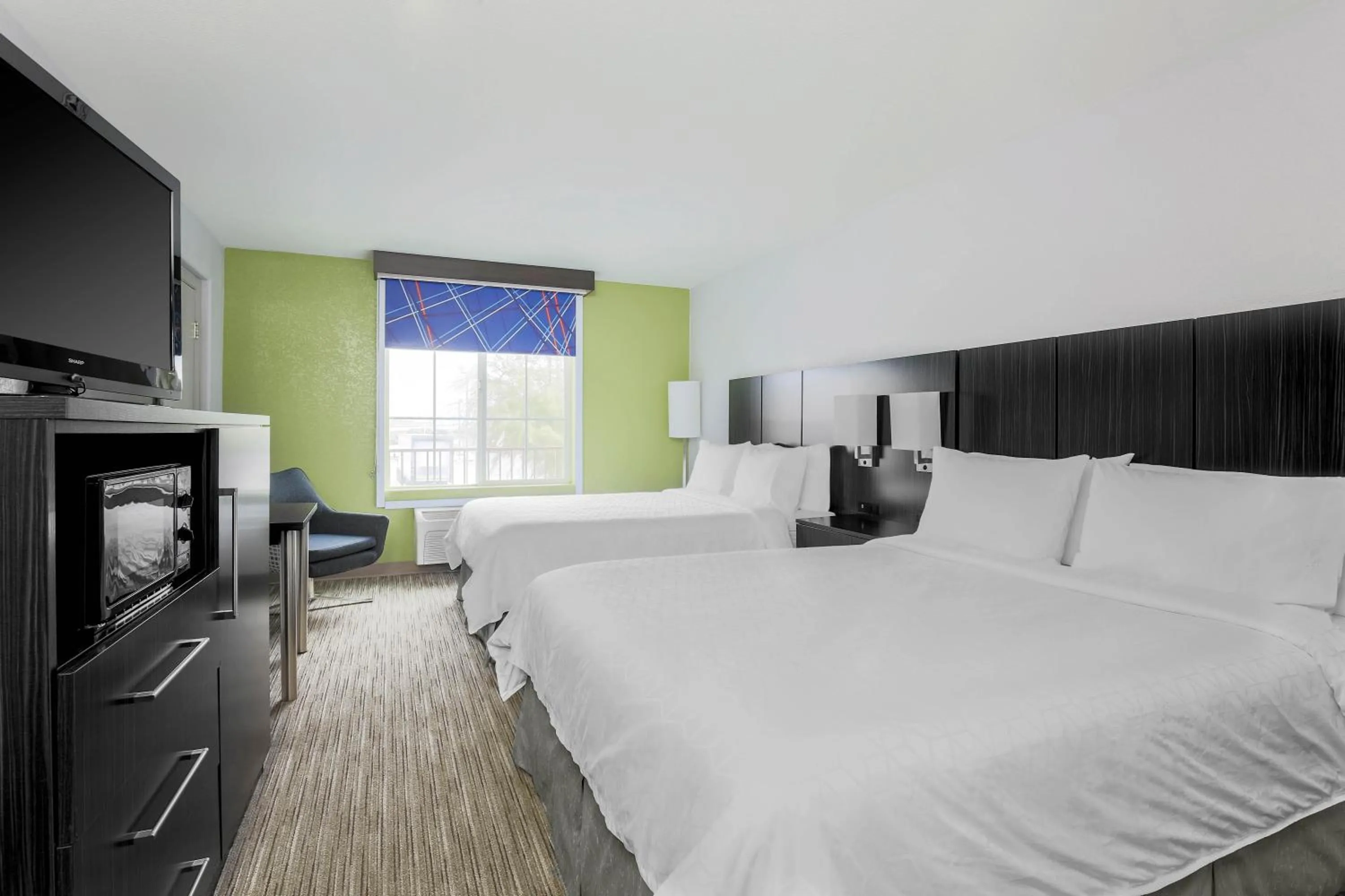 Photo of the whole room, Bed in Holiday Inn Express Lancaster by IHG