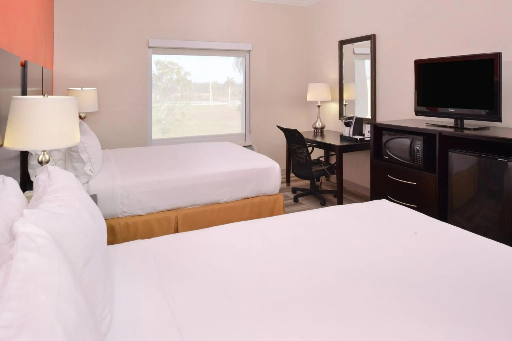 Photo of the whole room, Bed in Holiday Inn Express & Suites Florida City-Gateway To Keys by IHG