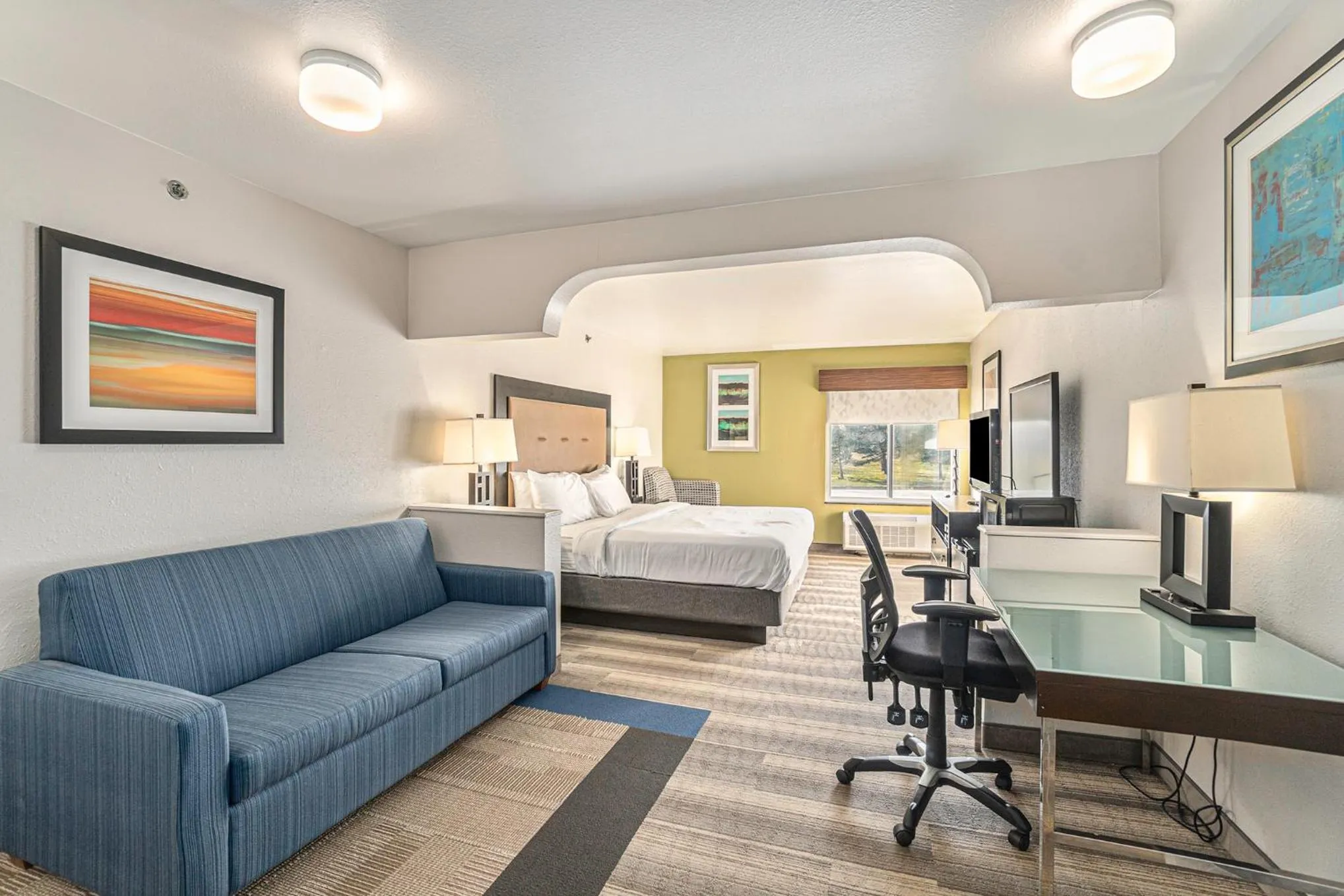 Seating area, Bed in Country Inn & Suites by Radisson, South Haven, MI