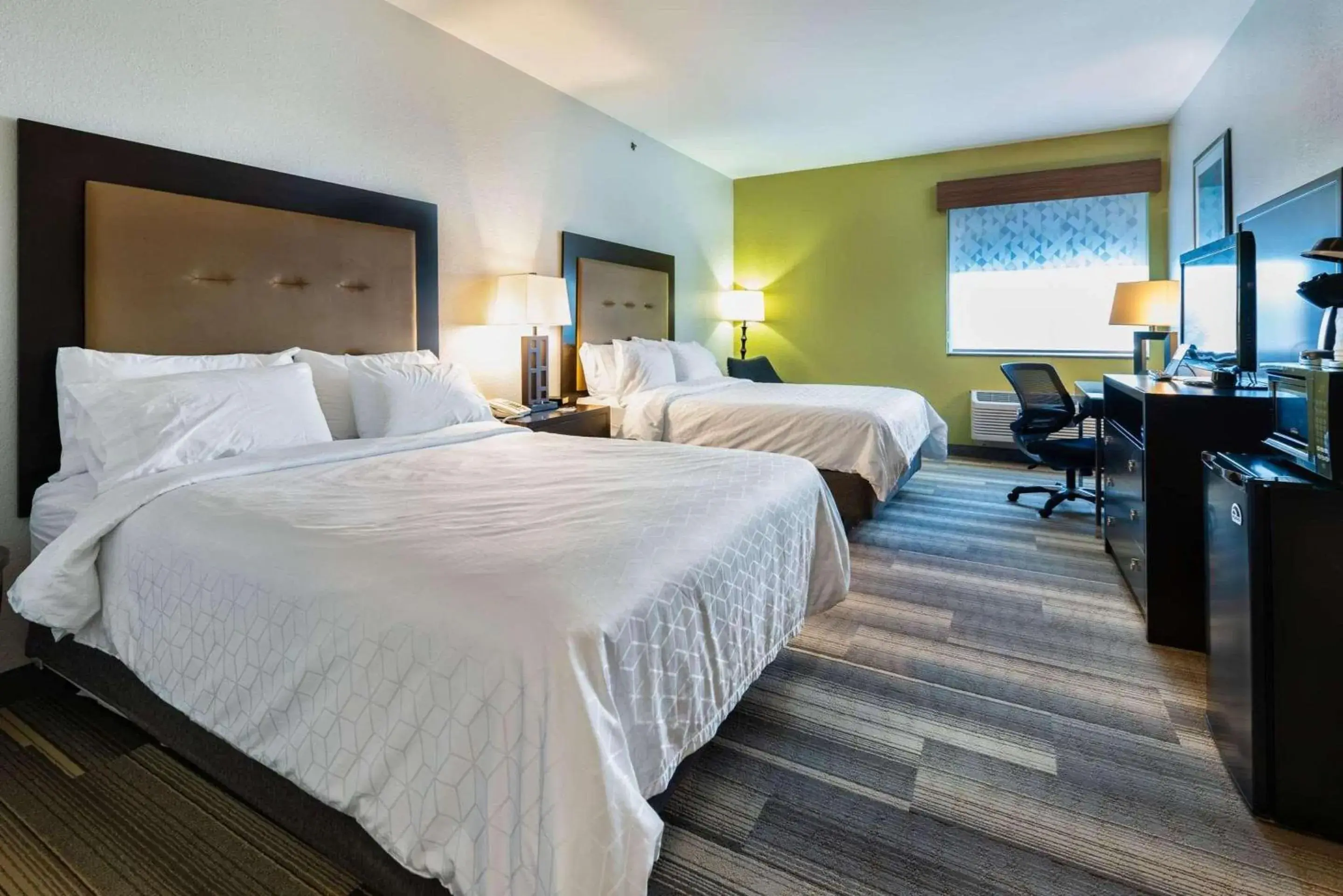 Bedroom, Bed in Country Inn & Suites by Radisson, South Haven, MI Bedroom, Bed in Country Inn & Suites by Radisson, South Haven, MI