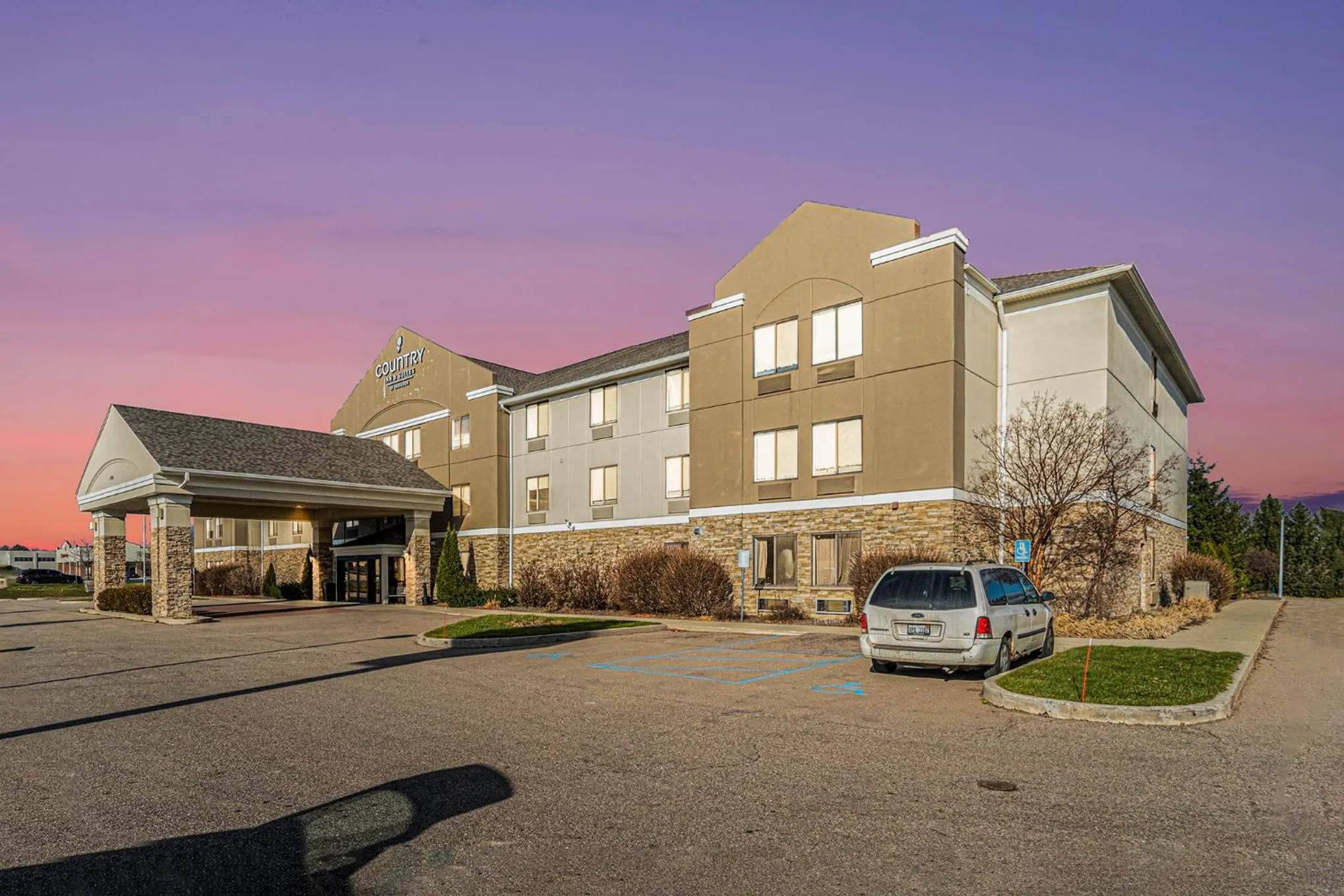 Property building in Country Inn & Suites by Radisson, South Haven, MI