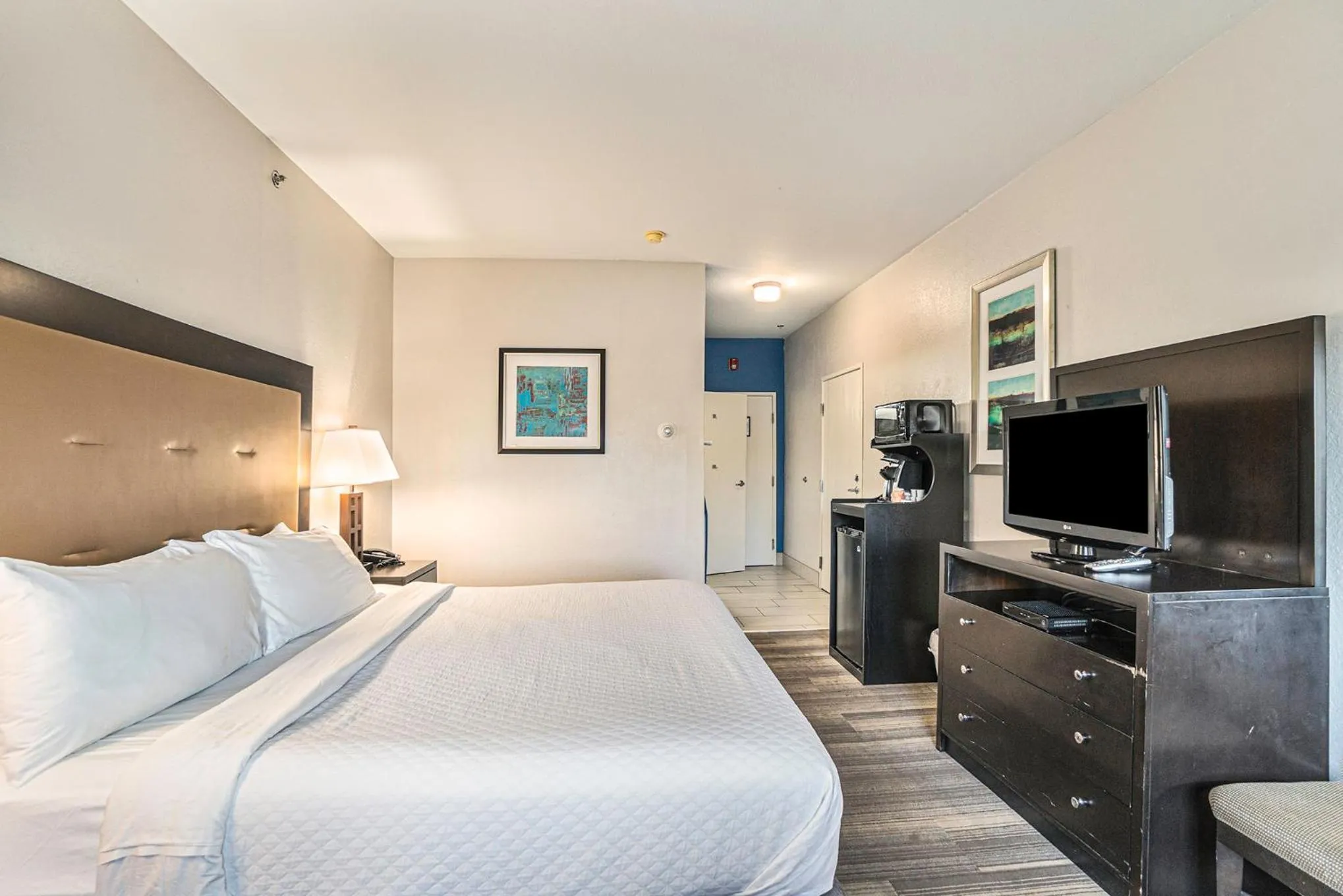 Bed in Country Inn & Suites by Radisson, South Haven, MI