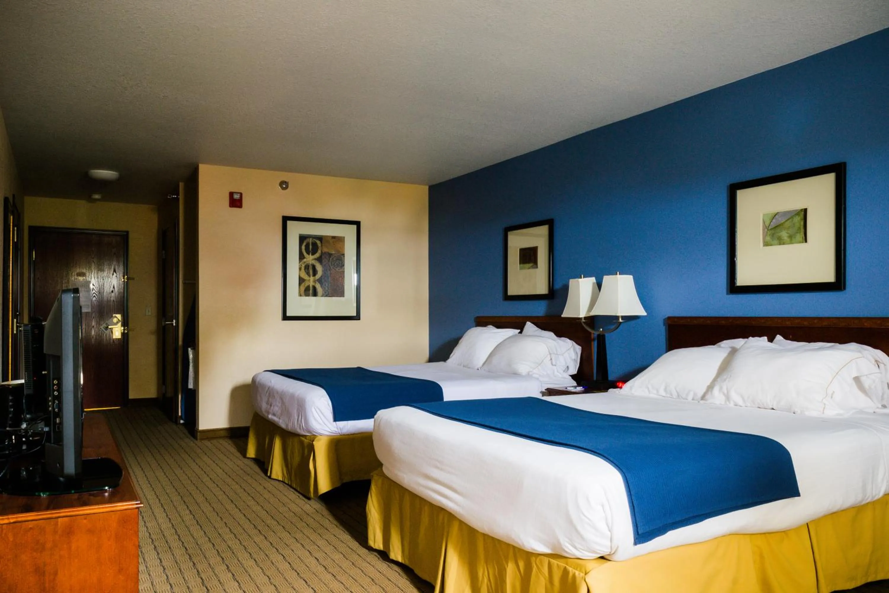 Bed in Holiday Inn Express Hotel & Suites Acme-Traverse City by IHG
