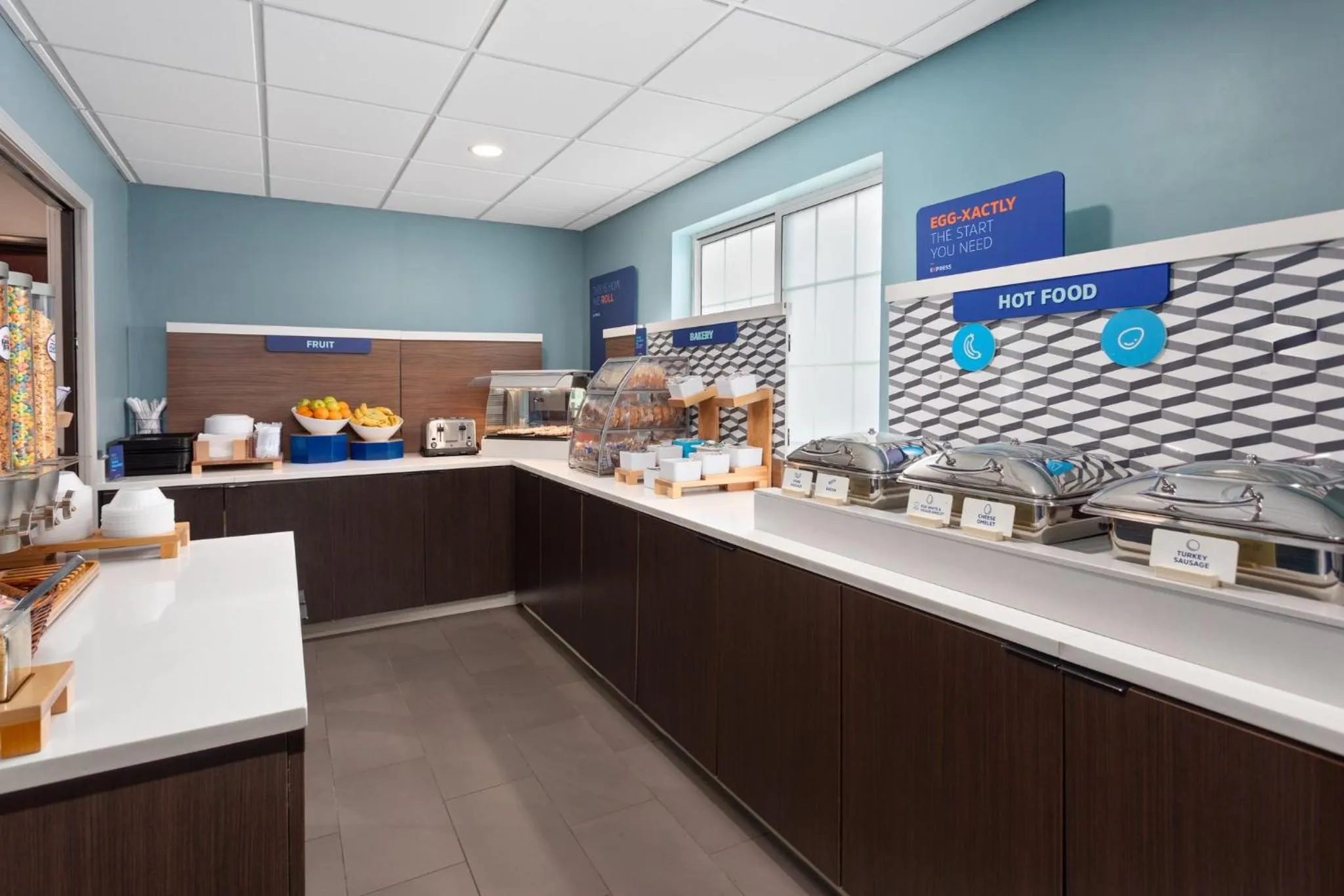 Breakfast in Holiday Inn Express Hotel & Suites Acme-Traverse City by IHG