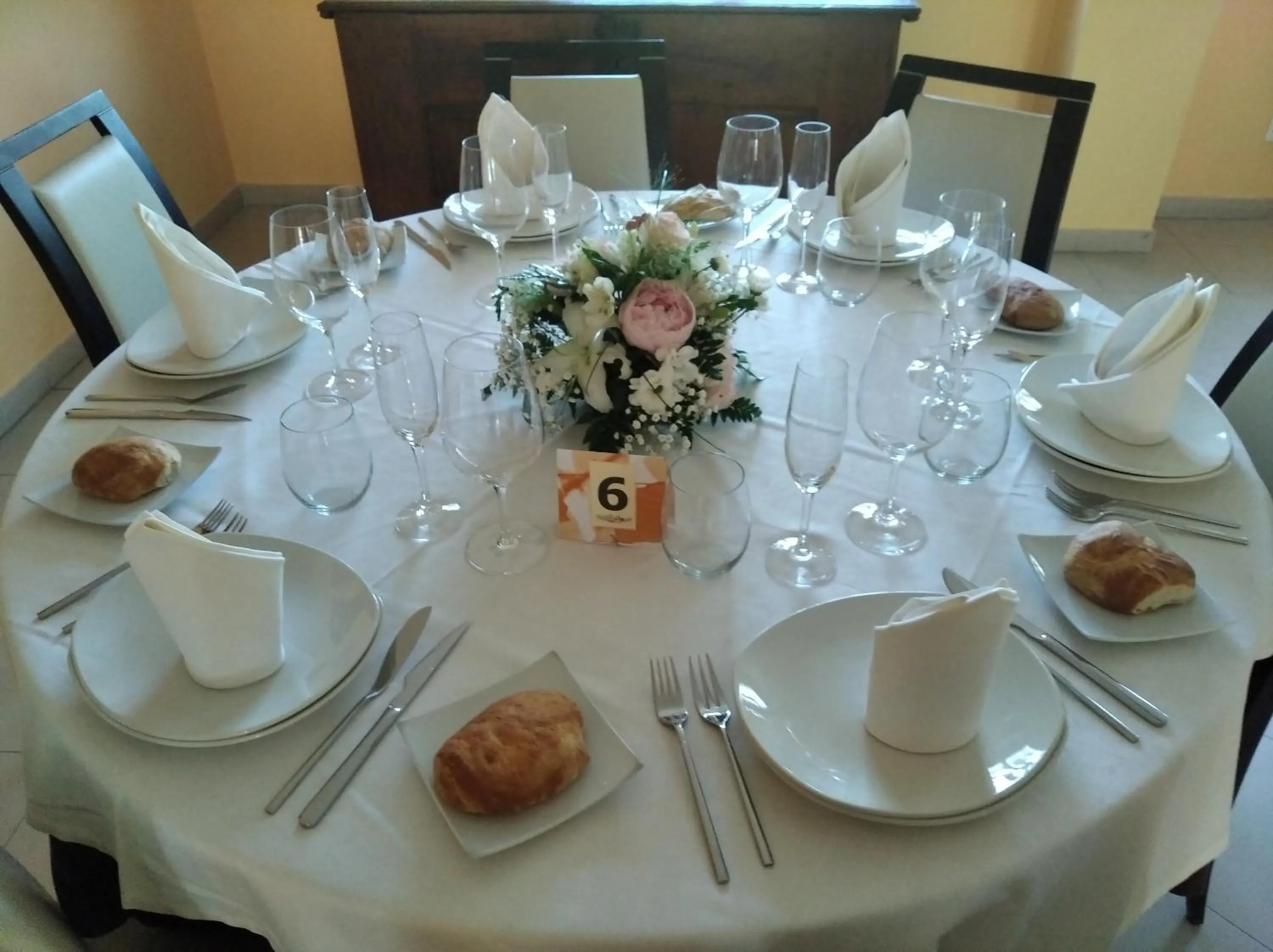 Restaurant/places to eat in Hotel Santa Ana