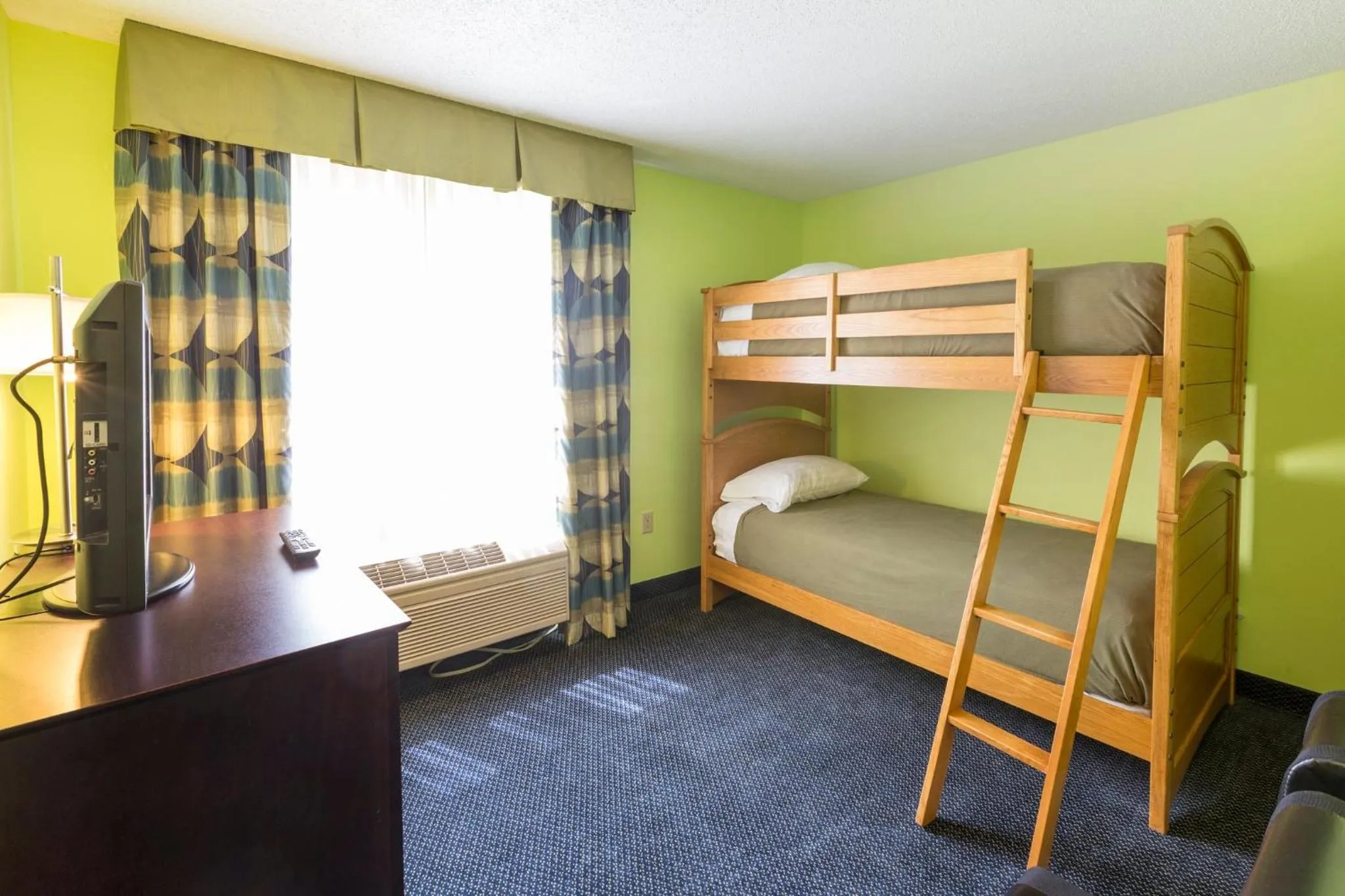 Photo of the whole room, Bed in Holiday Inn Express Hotel & Suites-Saint Joseph by IHG
