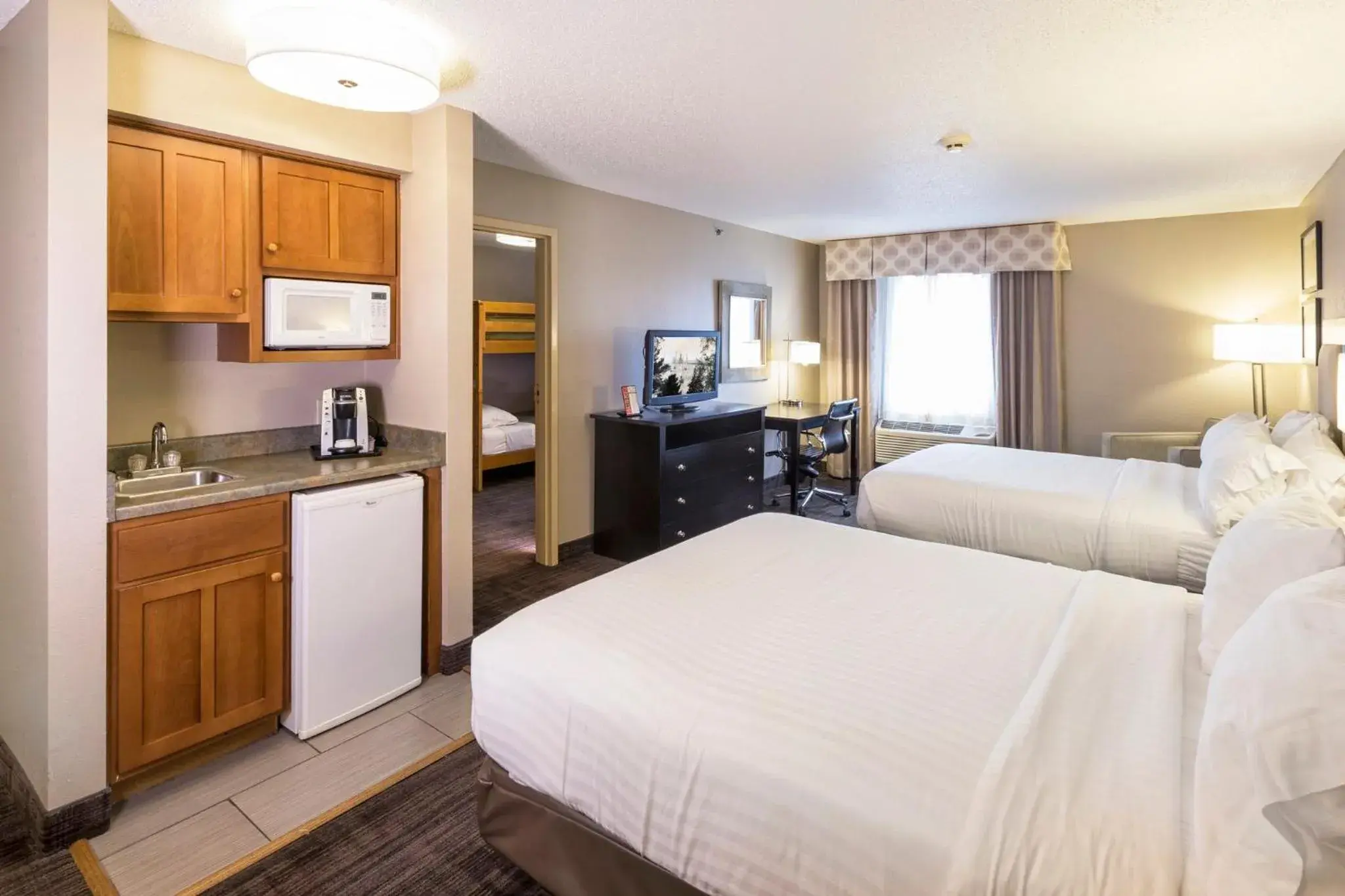 Family Suite in Holiday Inn Express Hotel & Suites-Saint Joseph by IHG Family Suite in Holiday Inn Express Hotel & Suites-Saint Joseph by IHG