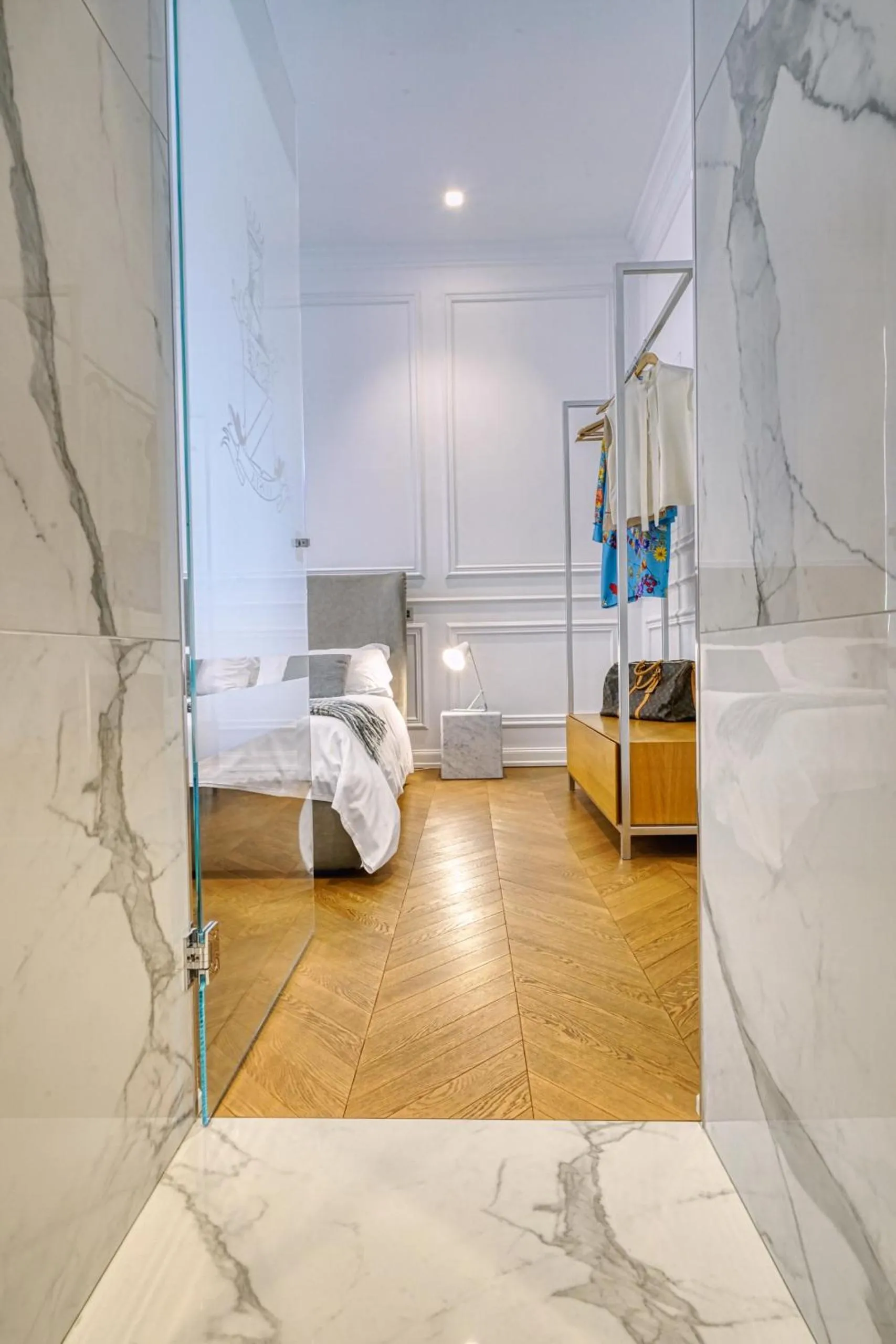 Toilet, Bed in Via Chiodo Luxury Rooms
